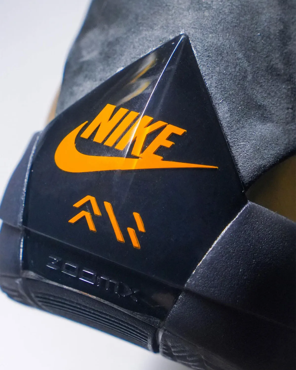 Air Jordan 40 Dongdan 7 La Air Jordan 40 « Dongdan » devient le Graal des collectionneurs, avec seulement six paires dans le monde