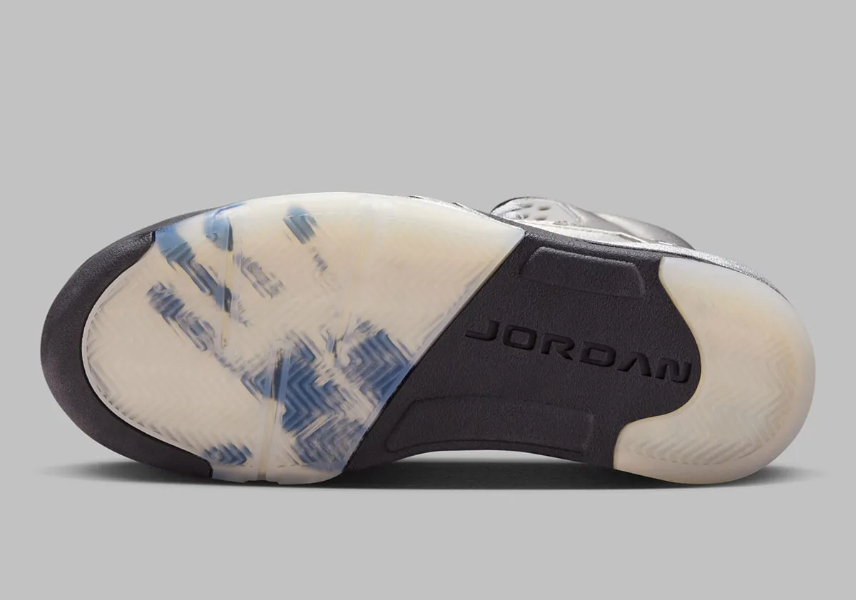 Air Jordan 5 Wings 10 La Air Jordan 5 « Wings » rend hommage au programme philanthropique de Michael Jordan