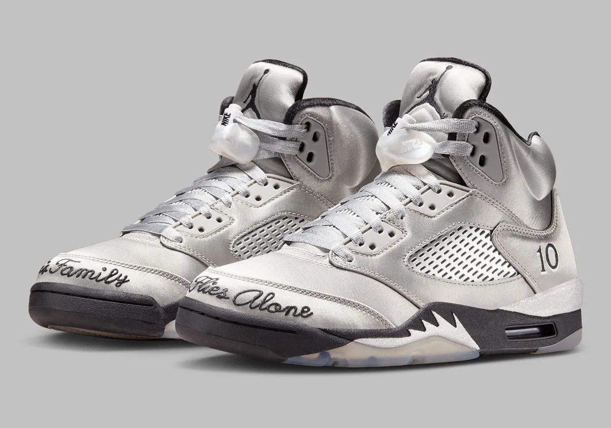 Air Jordan 5 Wings 2 La Air Jordan 5 « Wings » rend hommage au programme philanthropique de Michael Jordan