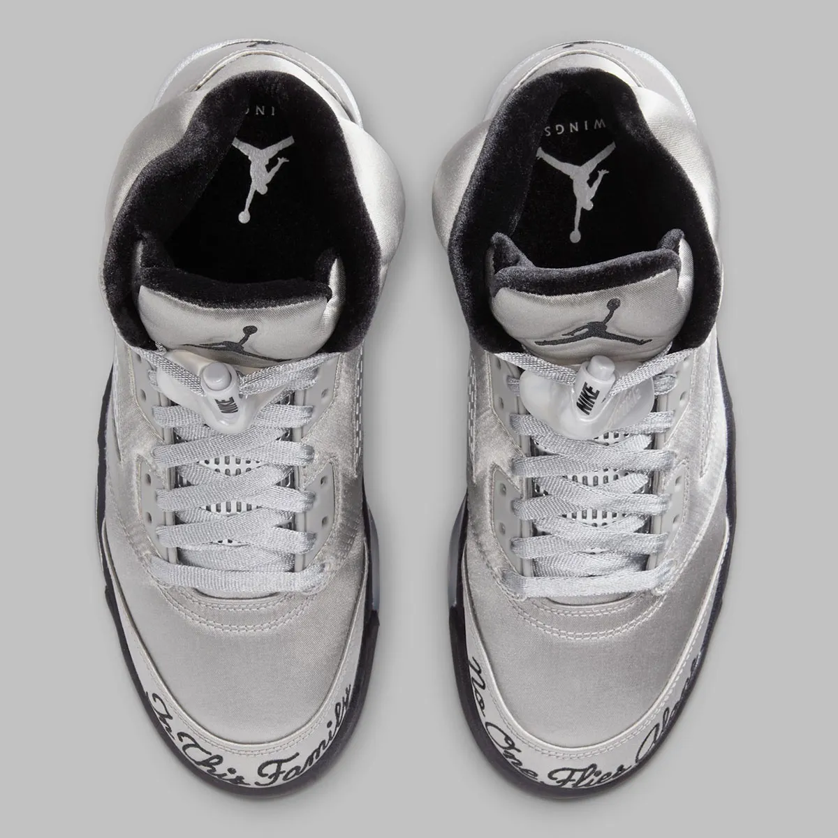 Air Jordan 5 Wings 4 La Air Jordan 5 « Wings » rend hommage au programme philanthropique de Michael Jordan
