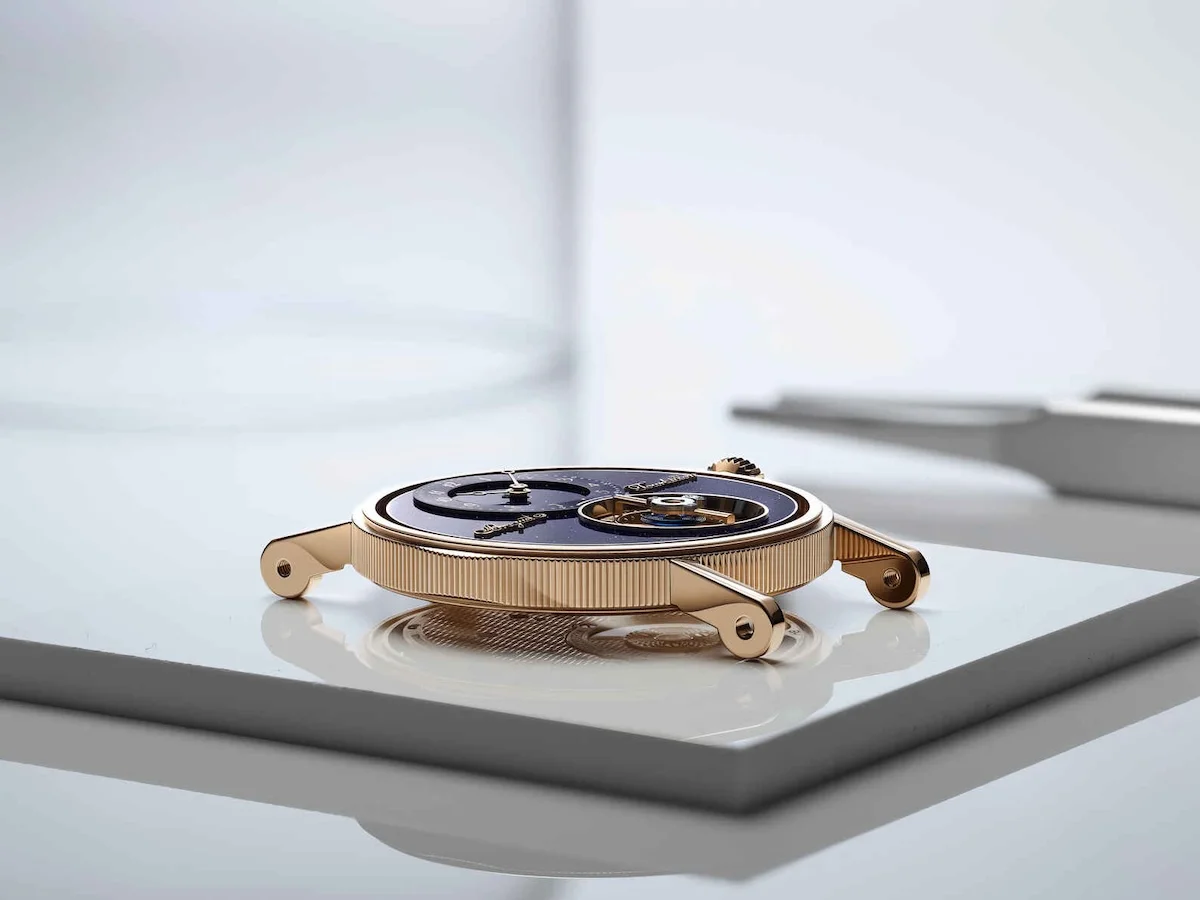 Breguet Classique Tourbillon Sideral 7255 4 La Breguet Classique Tourbillon Sidéral 7255 marque un tournant historique avec son premier tourbillon volant