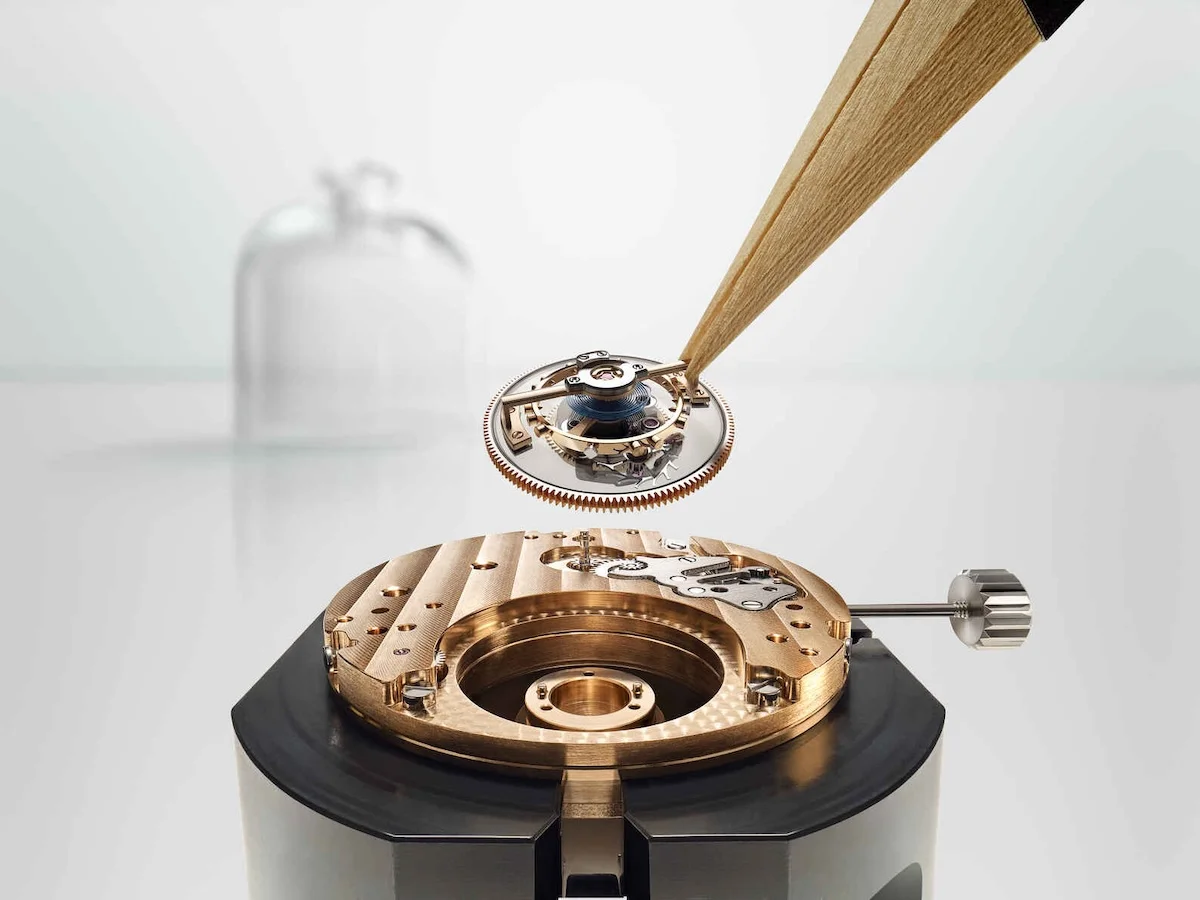 Breguet Classique Tourbillon Sideral 7255 5 La Breguet Classique Tourbillon Sidéral 7255 marque un tournant historique avec son premier tourbillon volant