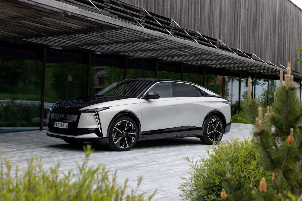 DS N°8 2 La DS N°8 renouvelle enfin les ambitions électriques de la marque française