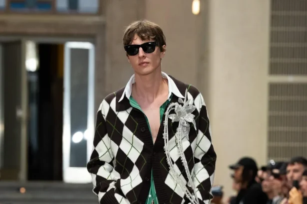 Printemps 2026 : David Koma révèle une masculinité fragmentée