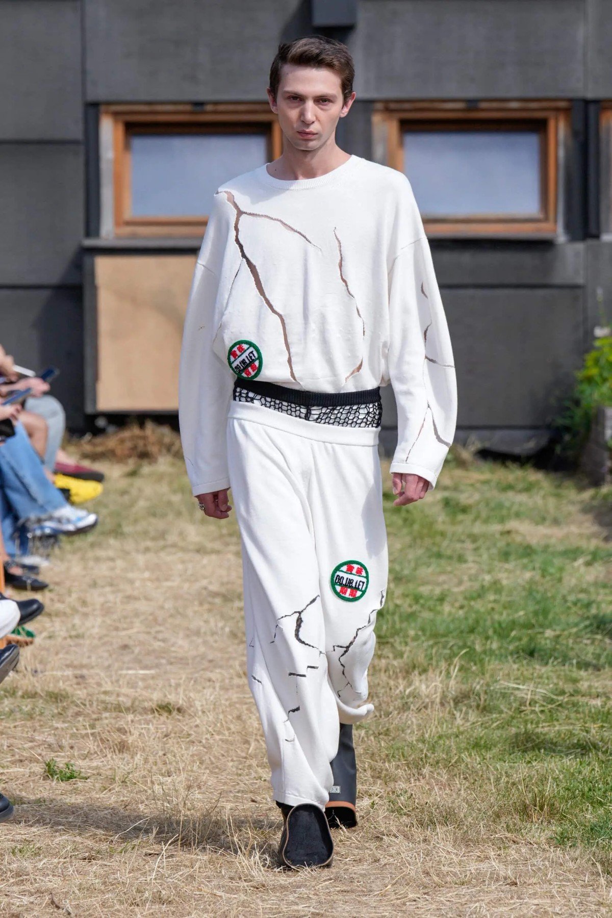 Doublet cultive une mode fertile et consciente pour le printemps 2026