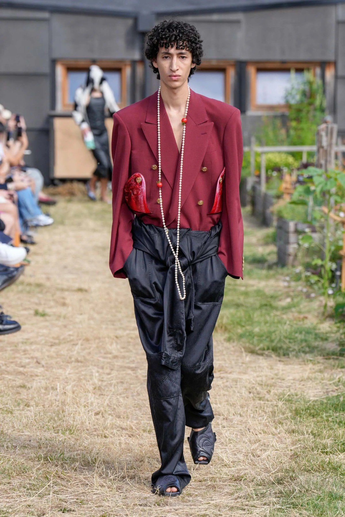 Doublet cultive une mode fertile et consciente pour le printemps 2026