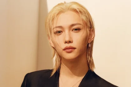 Felix de Stray Kids présente la collection Silver Lockit 2025 de Louis Vuitton
