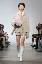 Feng Chen Wang Spring Summer 2026 Paris Fashion Week 1 La collection printemps 2026 de Feng Chen Wang annonce une nouvelle ère romantique pour la marque