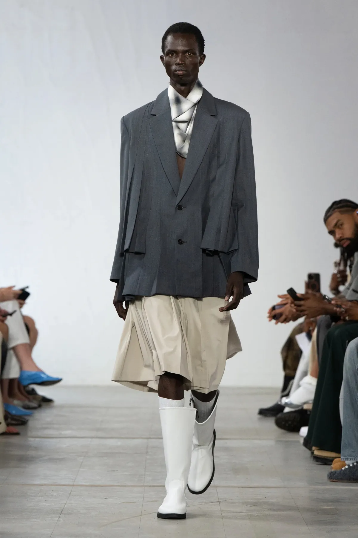 Feng Chen Wang Spring Summer 2026 Paris Fashion Week 2 La collection printemps 2026 de Feng Chen Wang annonce une nouvelle ère romantique pour la marque