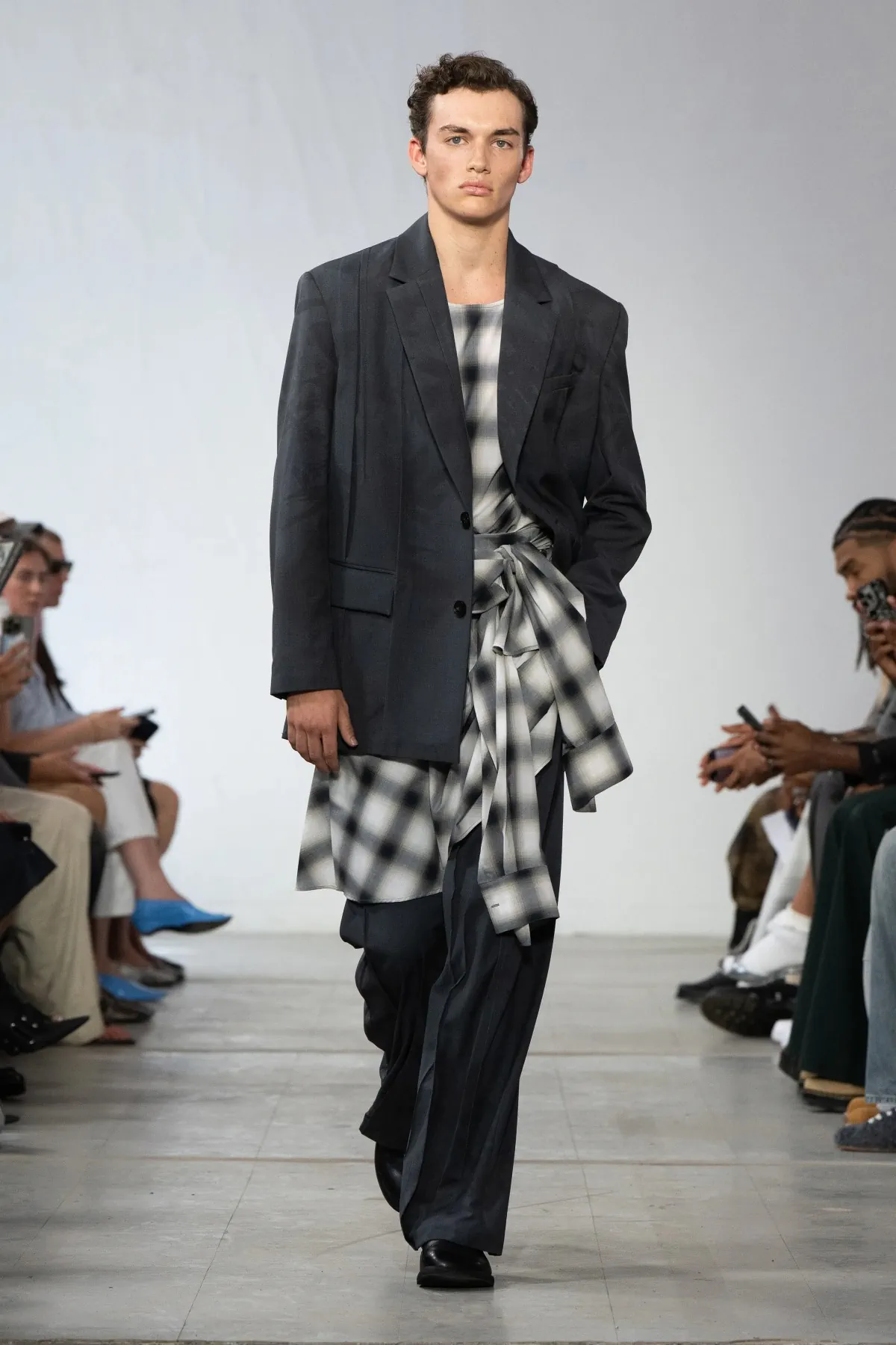 Feng Chen Wang Spring Summer 2026 Paris Fashion Week 3 La collection printemps 2026 de Feng Chen Wang annonce une nouvelle ère romantique pour la marque