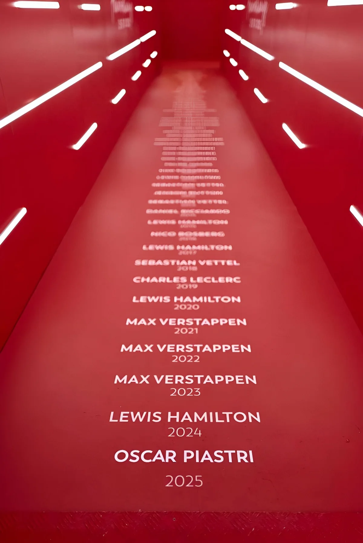 Grand Prix de Formule 1 de Belgique x Moet Chandon 1 Moët & Chandon fait son grand retour au Grand Prix de Formule 1 de Belgique après 27 ans d'absence