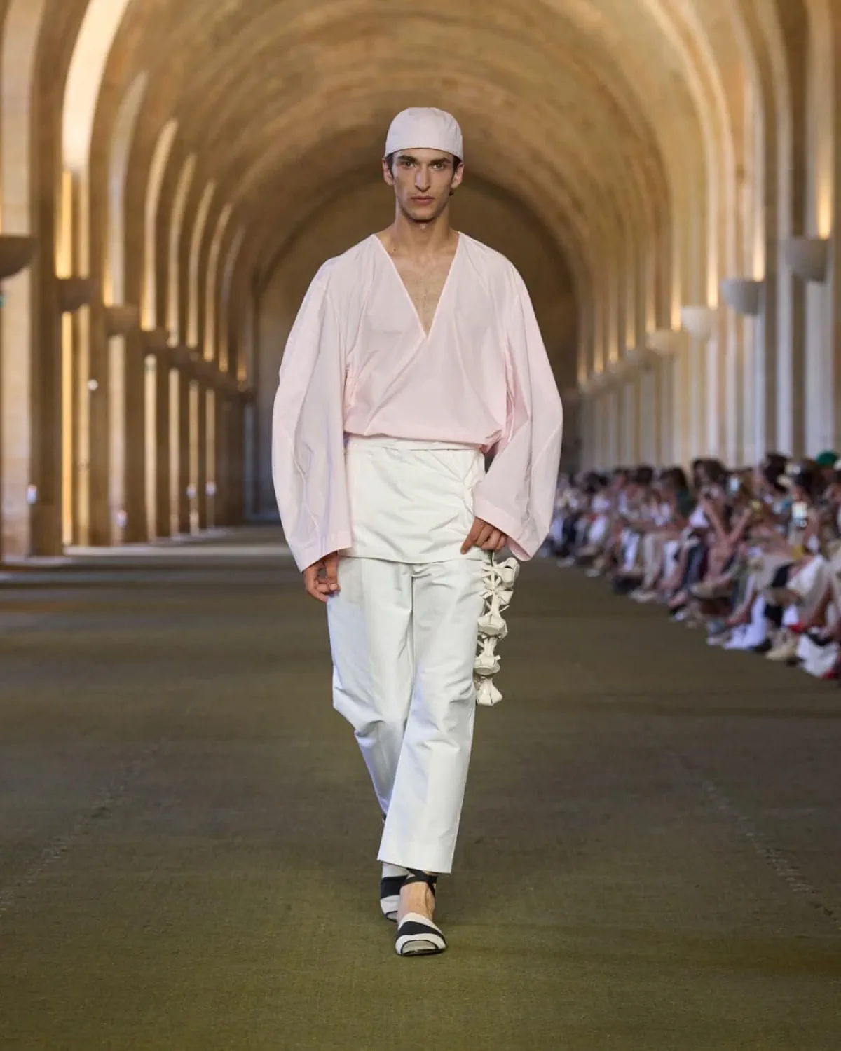 JACQUEMUS Printemps 2026 : vision renouvelée de l'élégance masculine