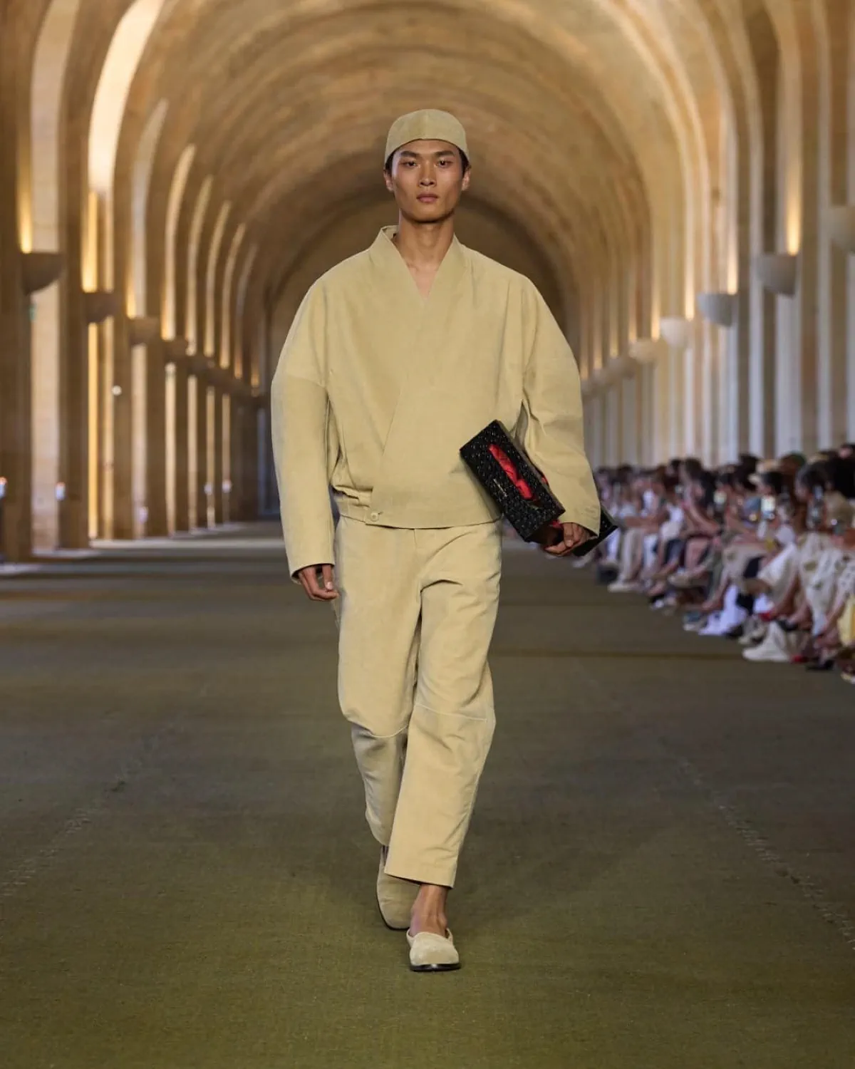 JACQUEMUS Printemps 2026 : vision renouvelée de l'élégance masculine