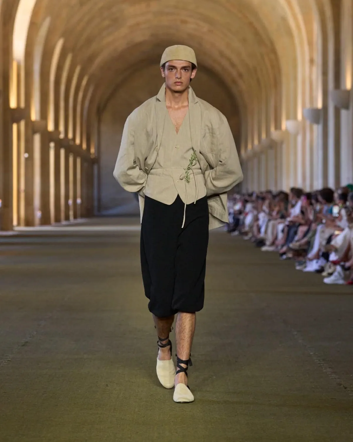 JACQUEMUS Printemps 2026 : vision renouvelée de l'élégance masculine