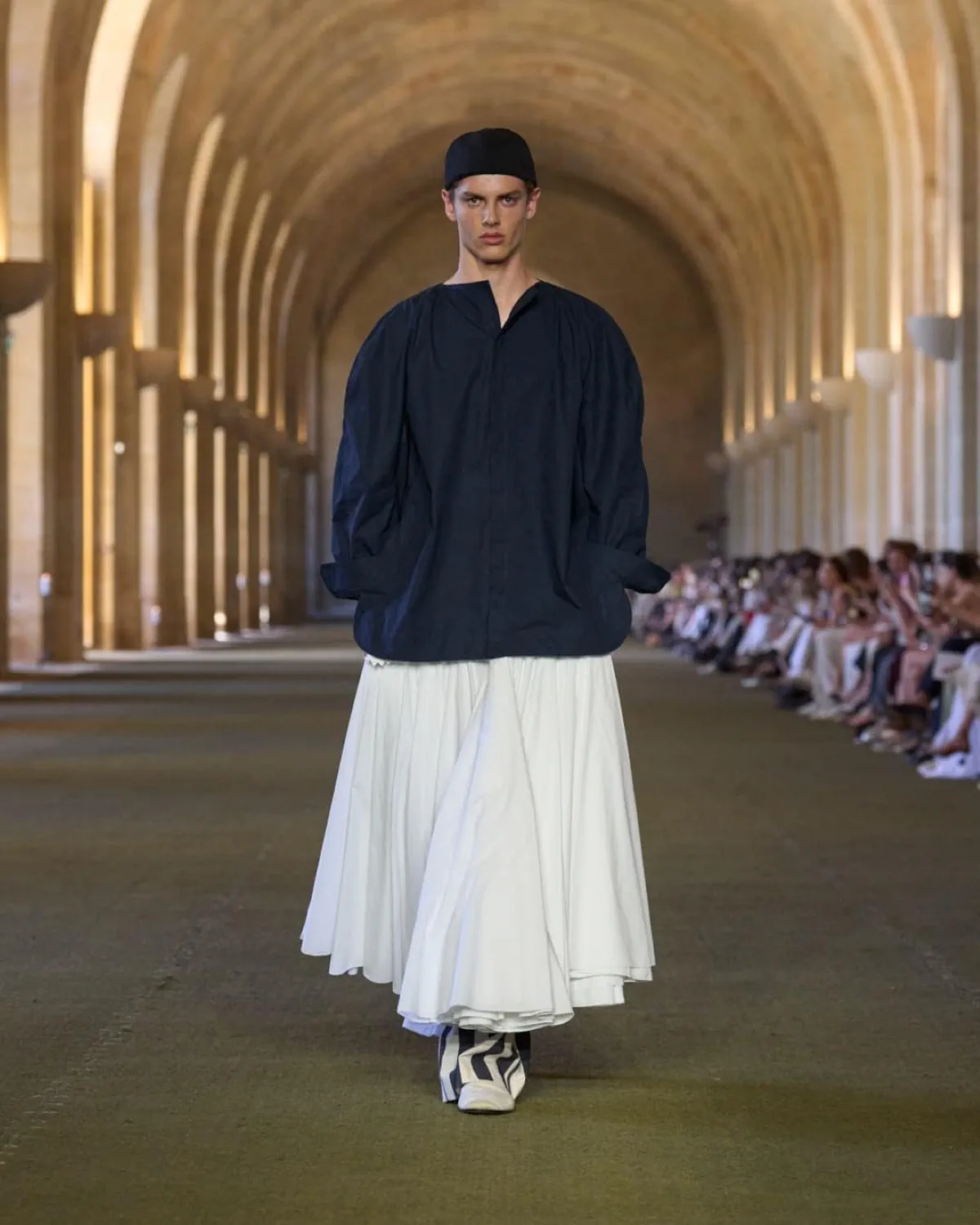 Jacquemus Spring Summer 2026 Paris Fashion Week 2 JACQUEMUS Printemps 2026 : vision renouvelée de l'élégance masculine