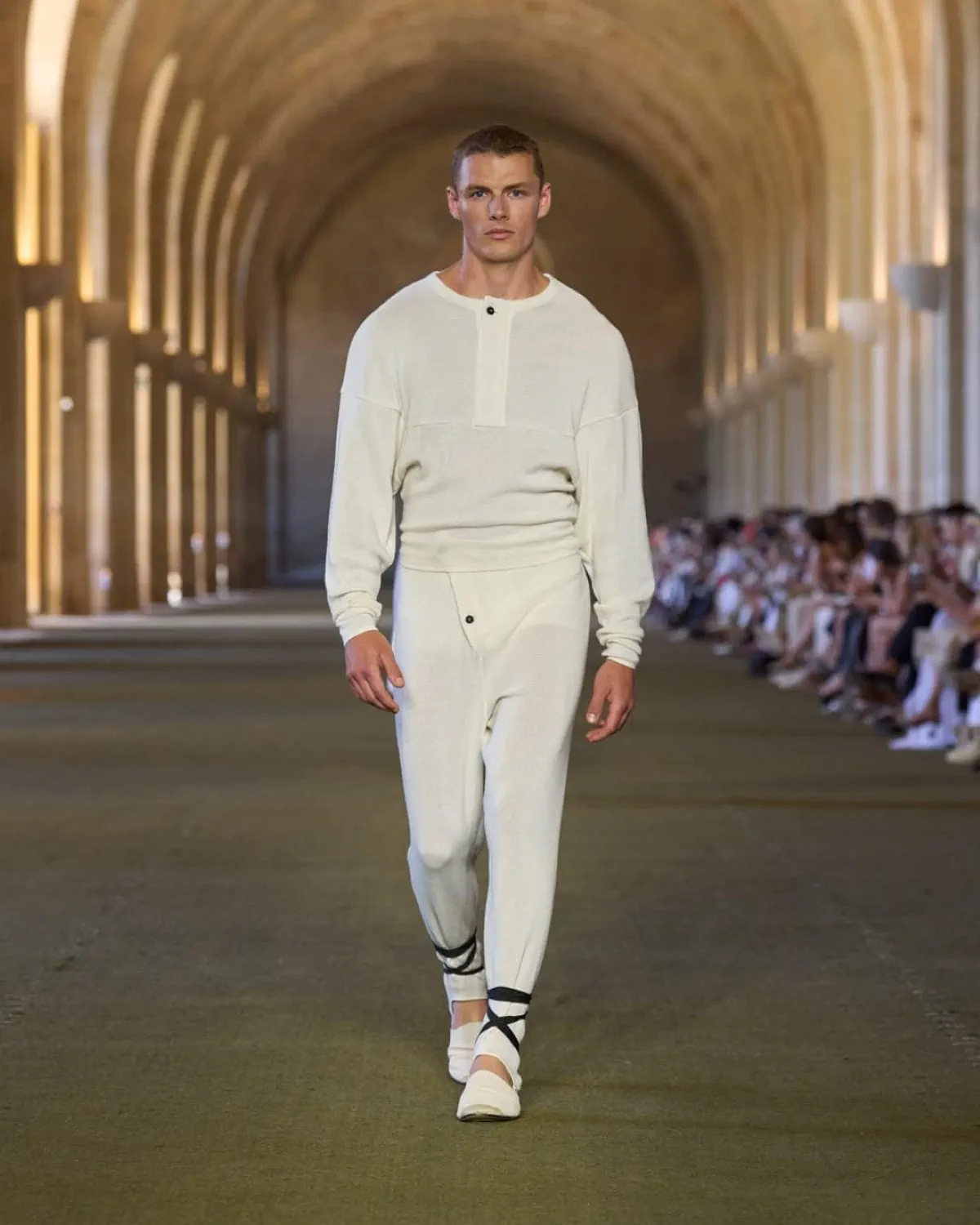 JACQUEMUS Printemps 2026 : vision renouvelée de l'élégance masculine