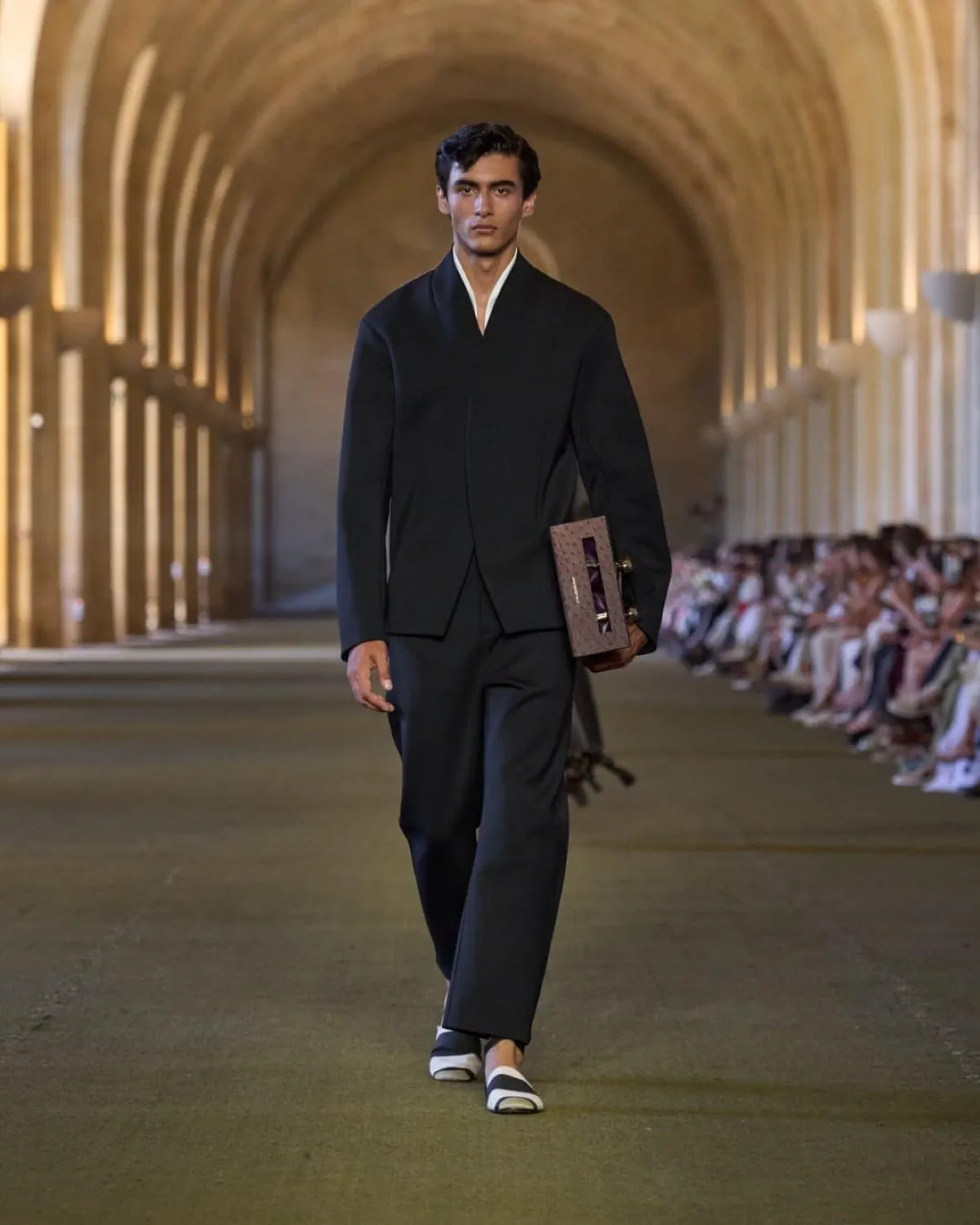 JACQUEMUS Printemps 2026 : vision renouvelée de l'élégance masculine