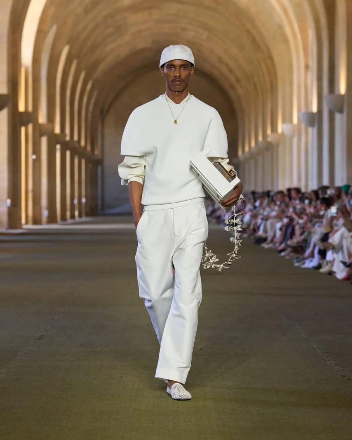 JACQUEMUS Printemps 2026 : vision renouvelée de l'élégance masculine