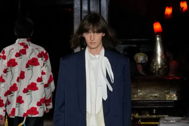 La collection printemps 2026 de KENZO déconcerte chez Maxim's