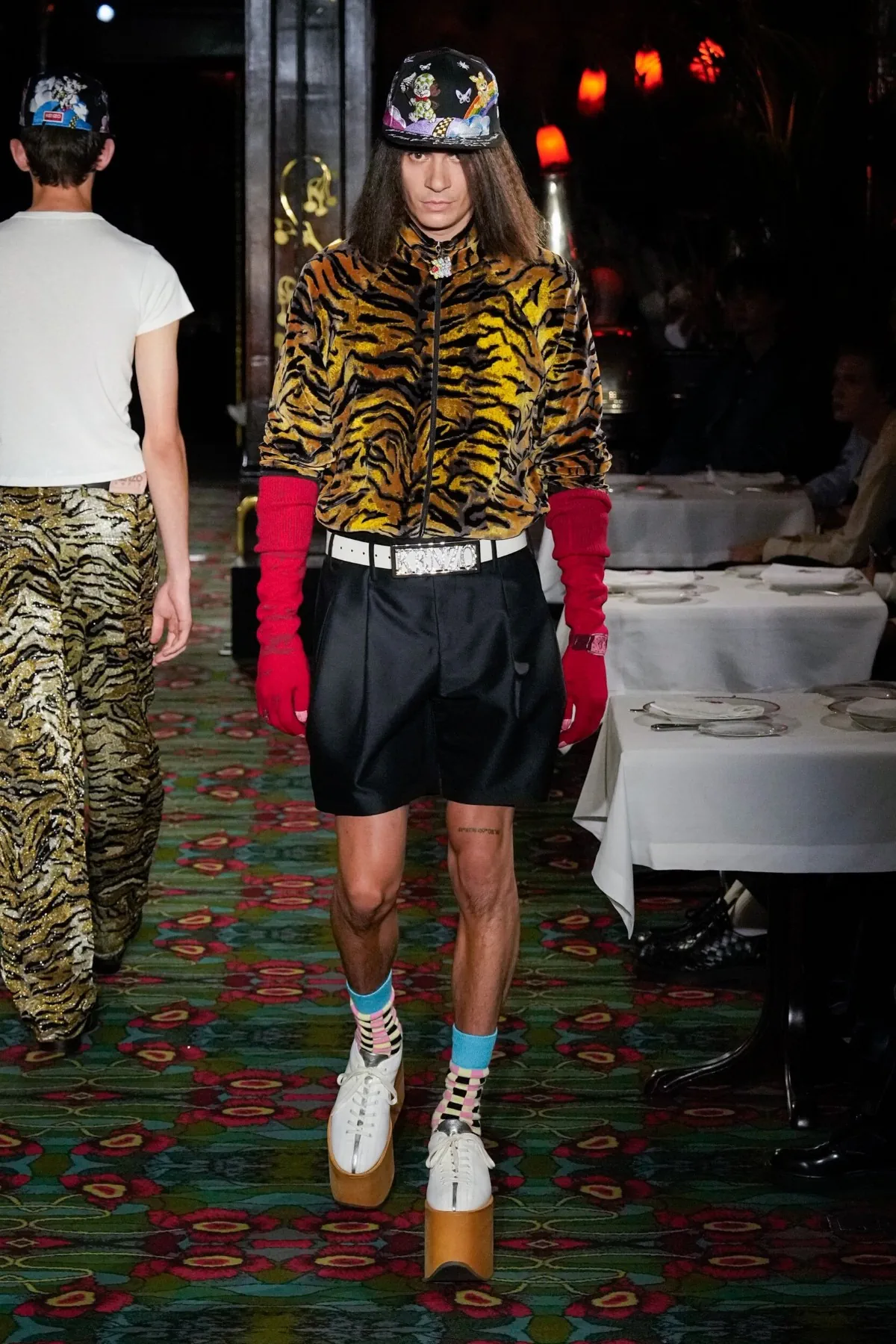 La collection printemps 2026 de KENZO déconcerte chez Maxim's