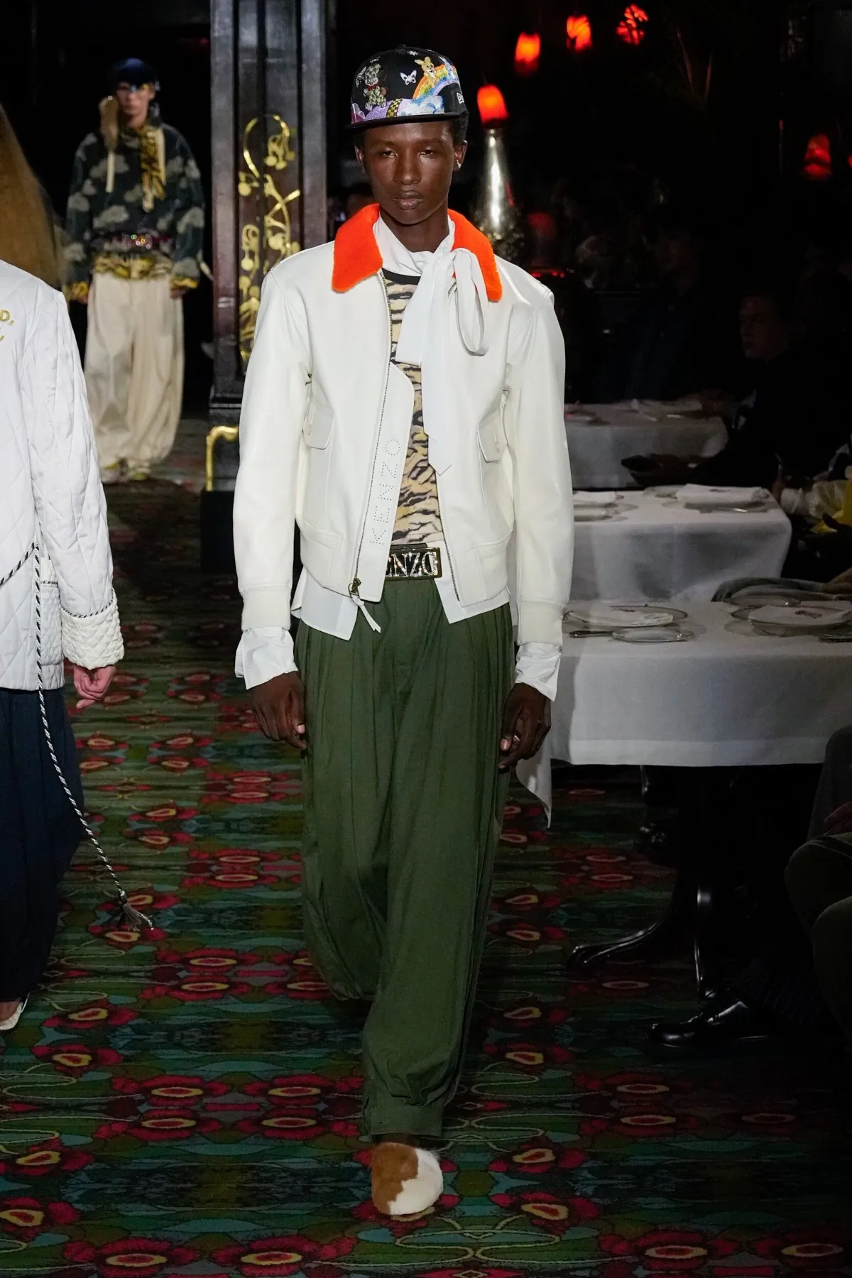 La collection printemps 2026 de KENZO déconcerte chez Maxim's