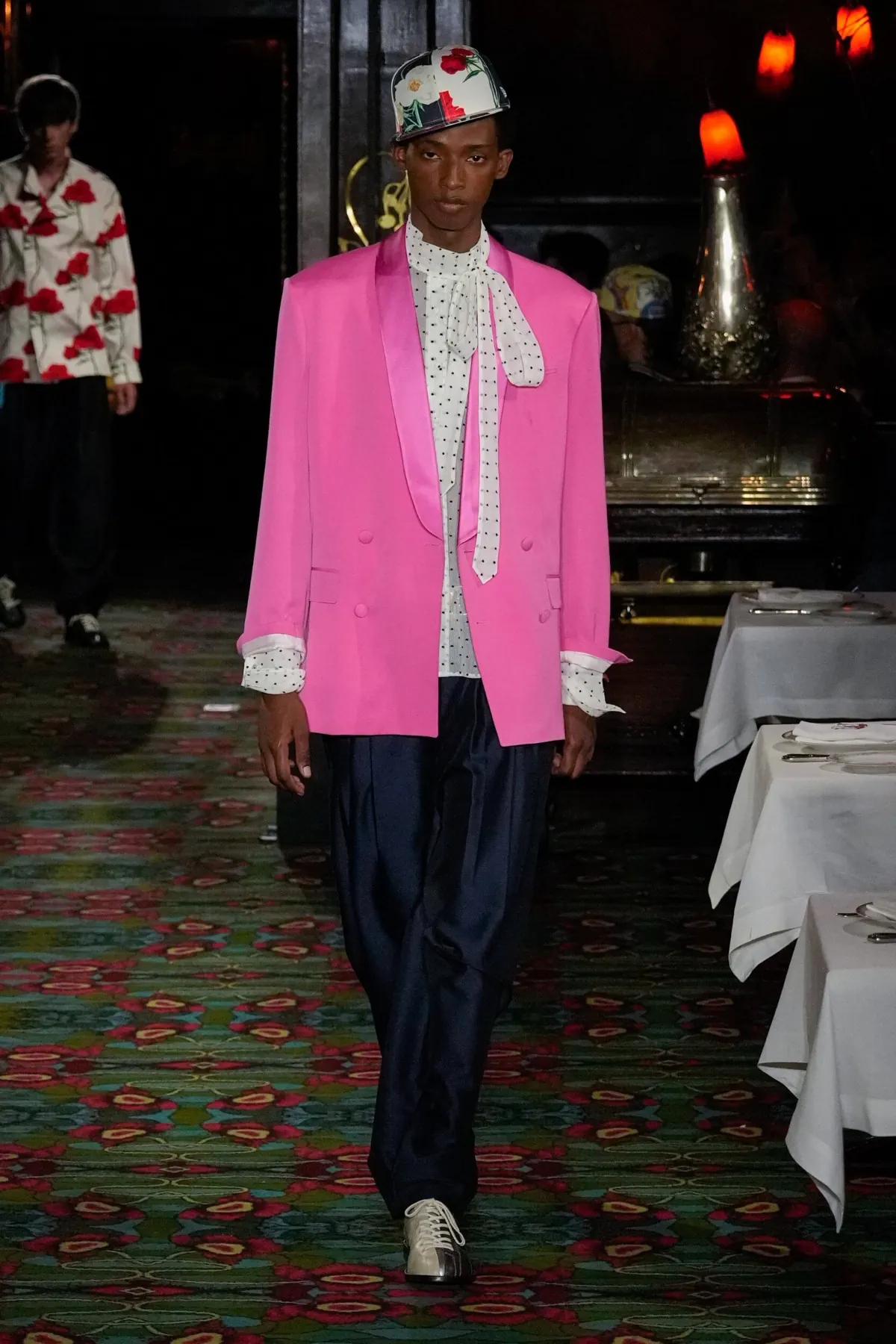 Kenzo Spring Summer 2026 Paris Fashion Week 2 La collection printemps 2026 de KENZO déconcerte chez Maxim's