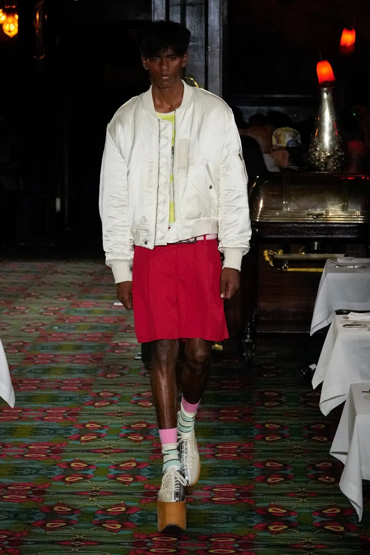 La collection printemps 2026 de KENZO déconcerte chez Maxim's