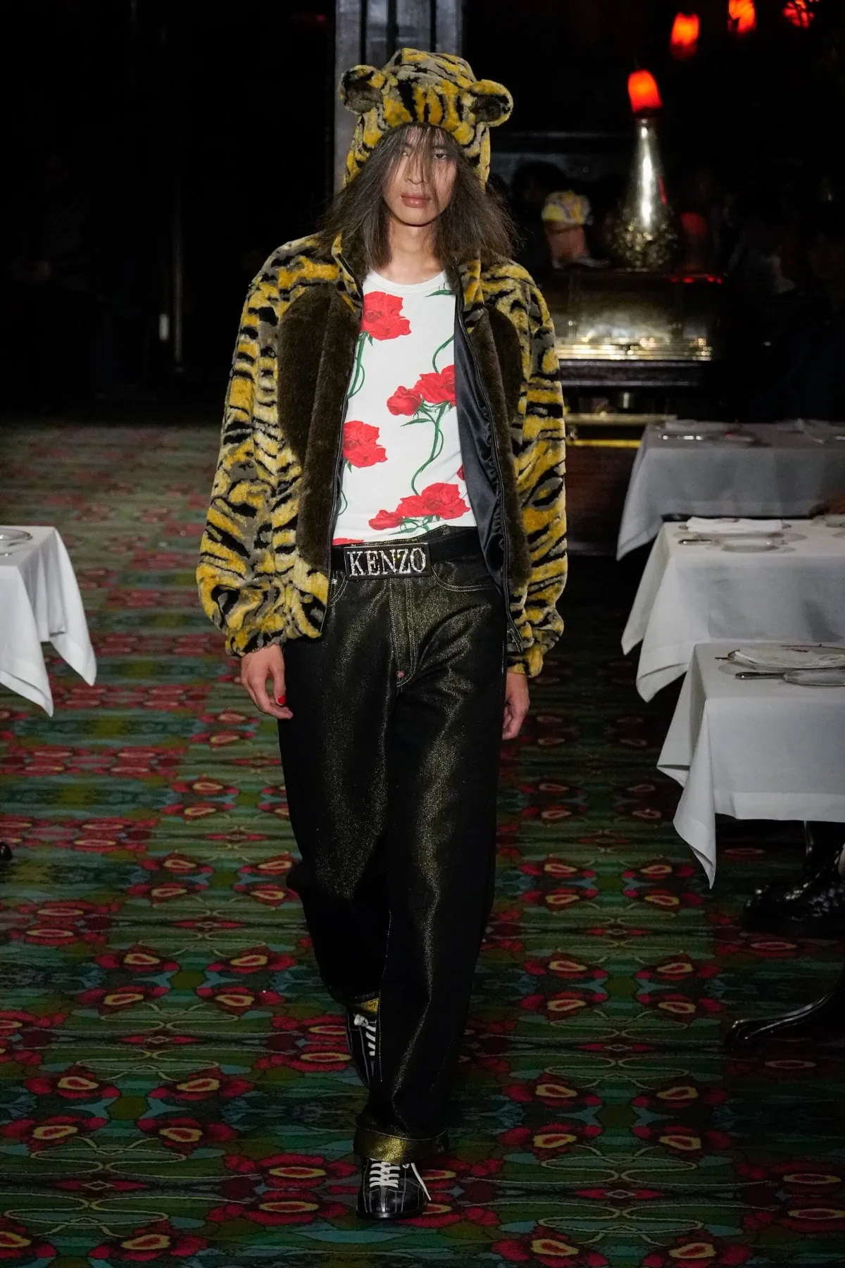 La collection printemps 2026 de KENZO déconcerte chez Maxim's