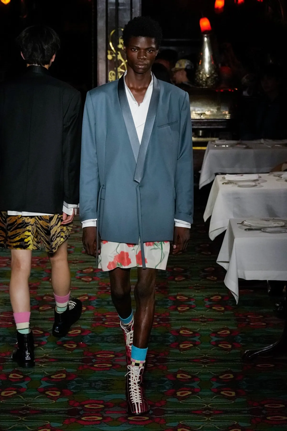 La collection printemps 2026 de KENZO déconcerte chez Maxim's