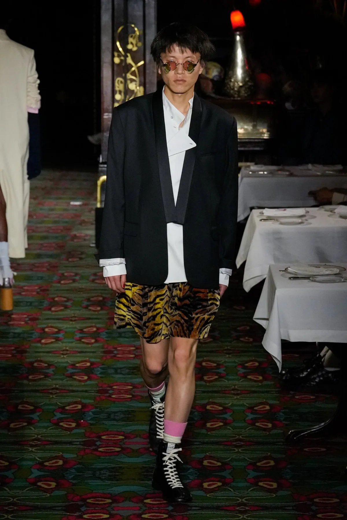 La collection printemps 2026 de KENZO déconcerte chez Maxim's