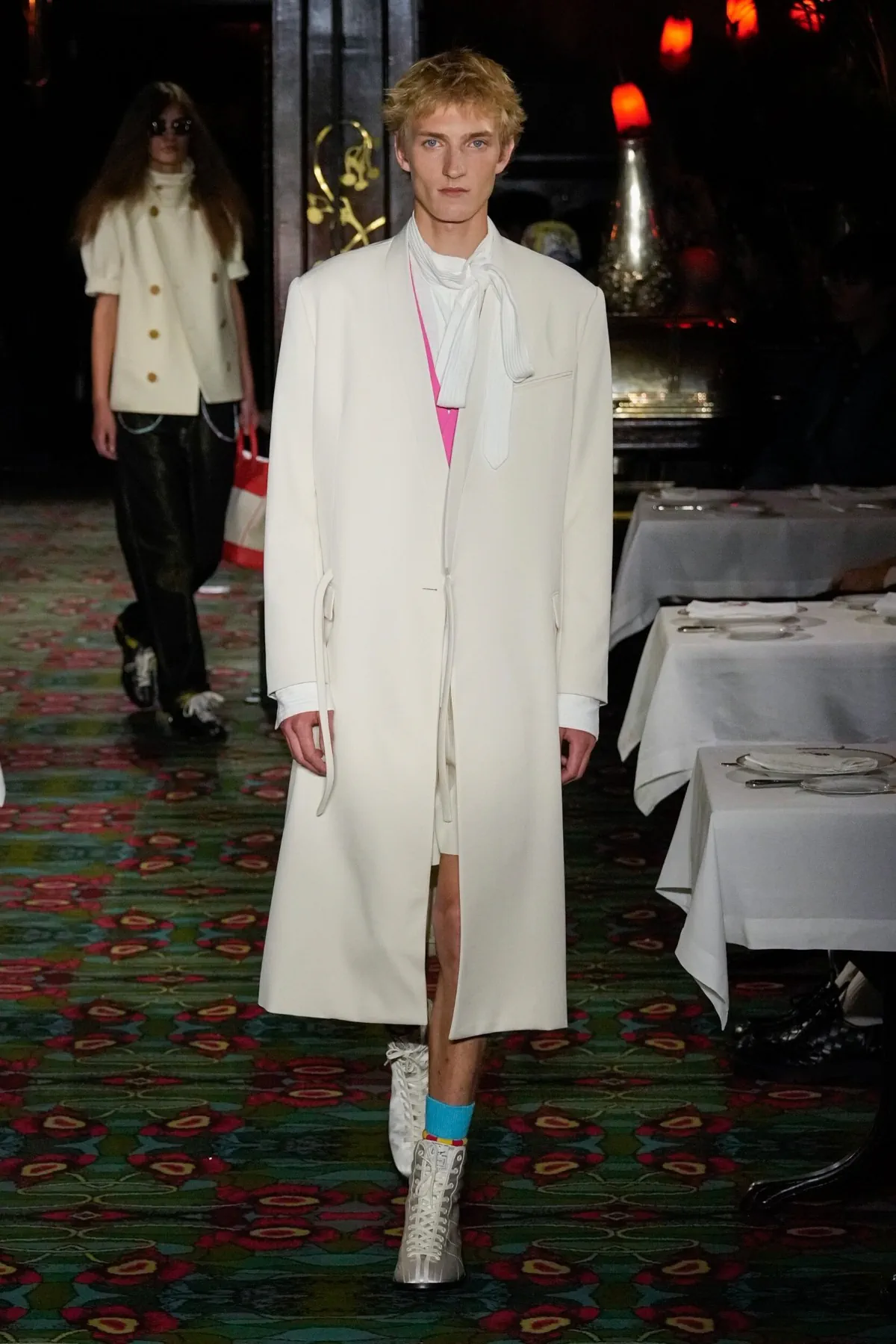 La collection printemps 2026 de KENZO déconcerte chez Maxim's