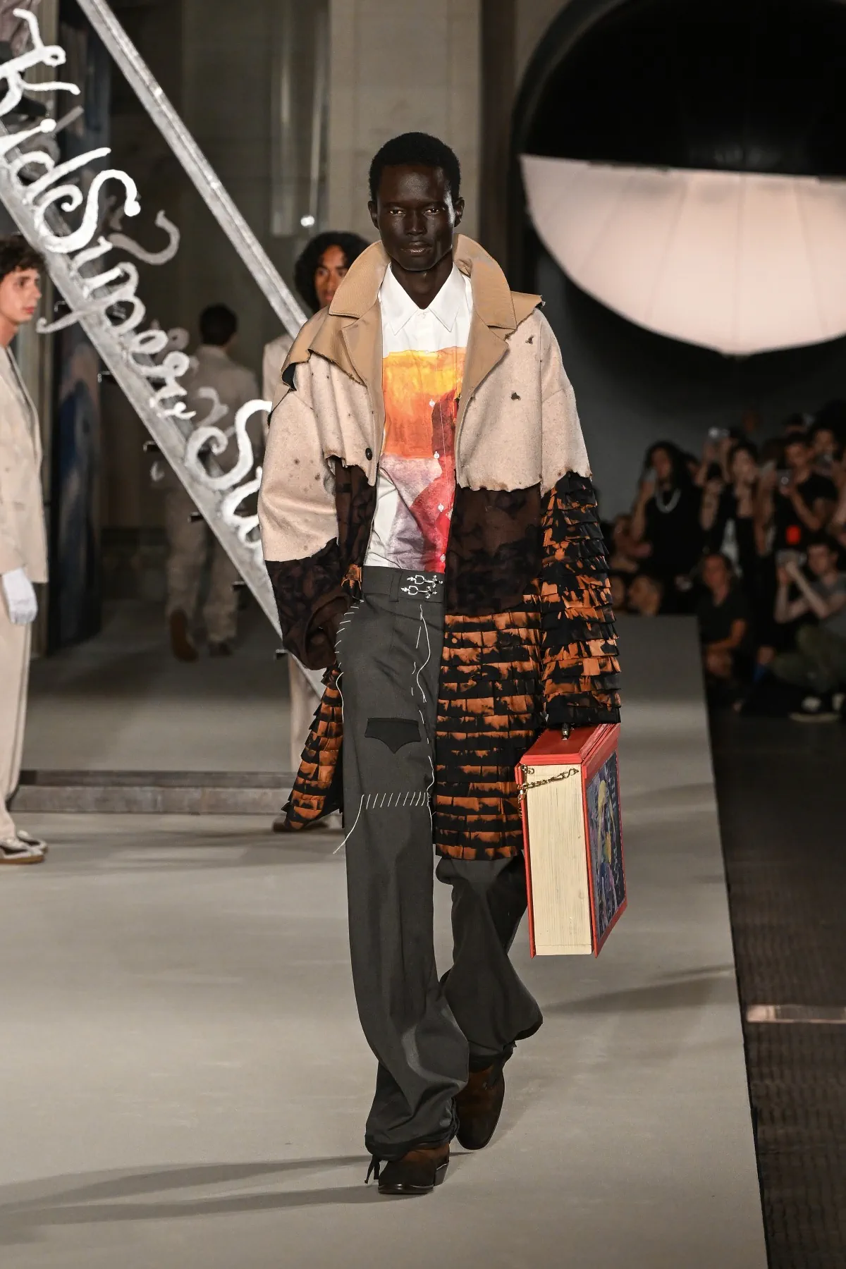 Printemps 2026 : KidSuper transforme la mode masculine en conte fantastique au Louvre