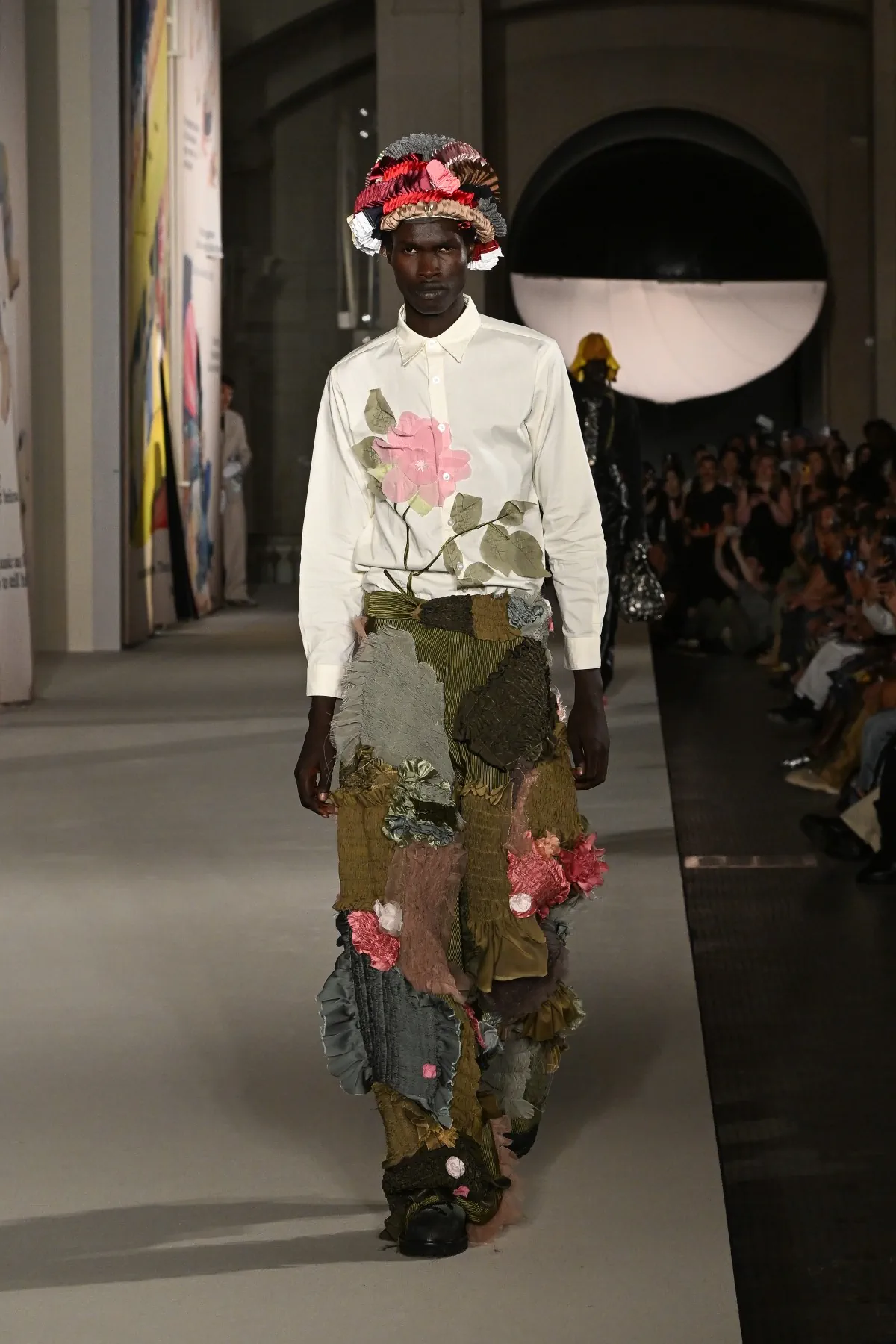 Printemps 2026 : KidSuper transforme la mode masculine en conte fantastique au Louvre