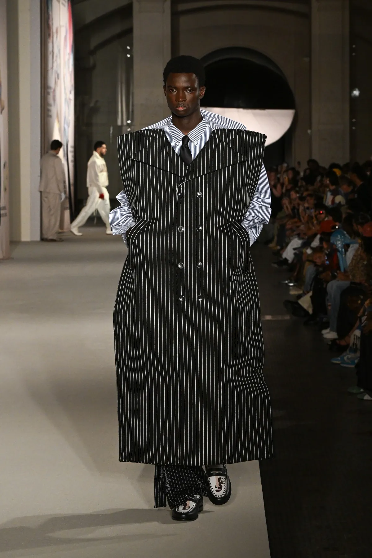 Printemps 2026 : KidSuper transforme la mode masculine en conte fantastique au Louvre