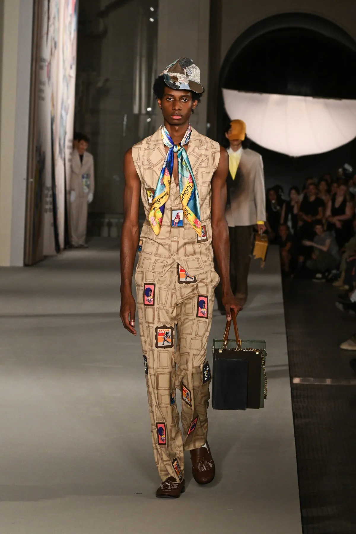 Printemps 2026 : KidSuper transforme la mode masculine en conte fantastique au Louvre