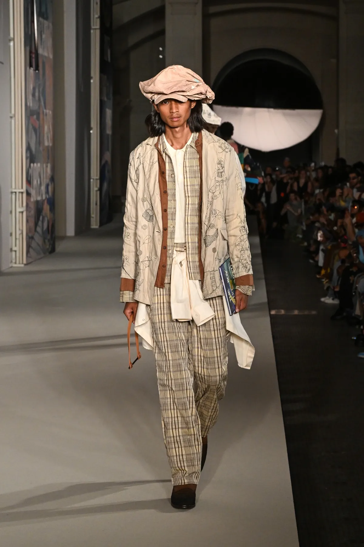 Printemps 2026 : KidSuper transforme la mode masculine en conte fantastique au Louvre