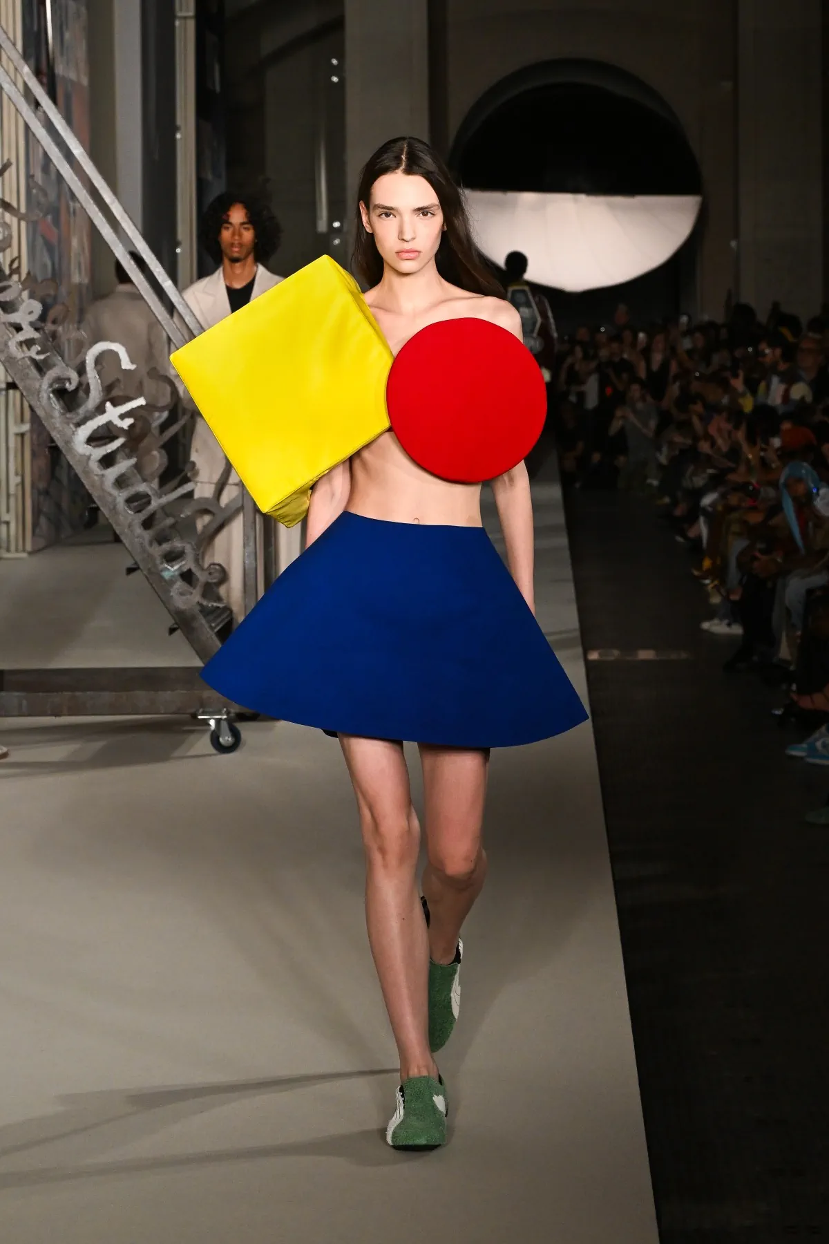 Printemps 2026 : KidSuper transforme la mode masculine en conte fantastique au Louvre