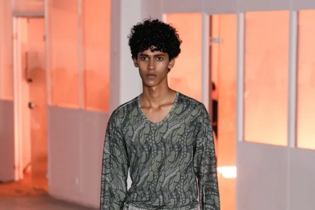 Printemps 2026 : Kiko Kostadinov réinvente le vestiaire masculin insulaire