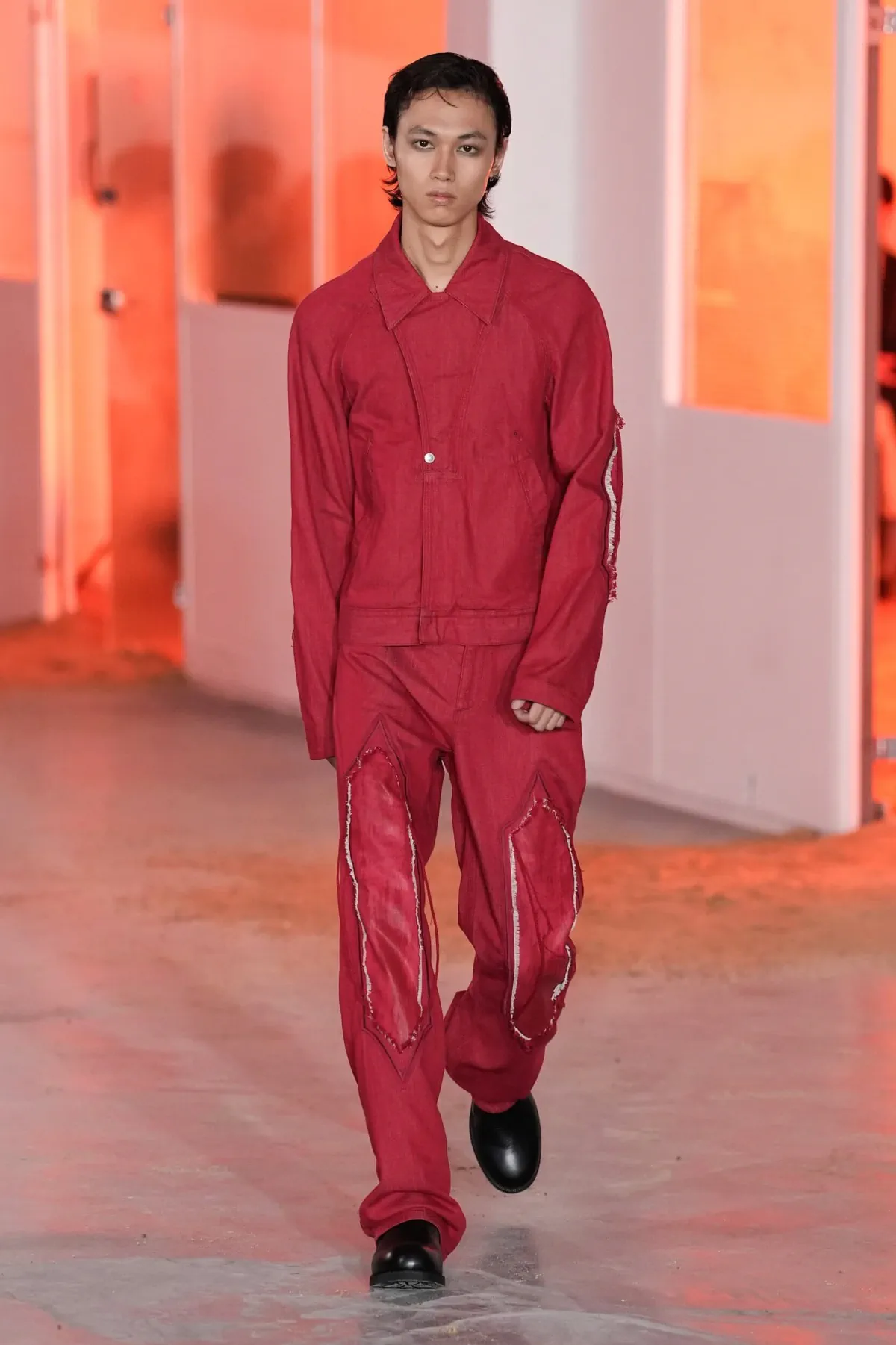 Printemps 2026 : Kiko Kostadinov réinvente le vestiaire masculin insulaire