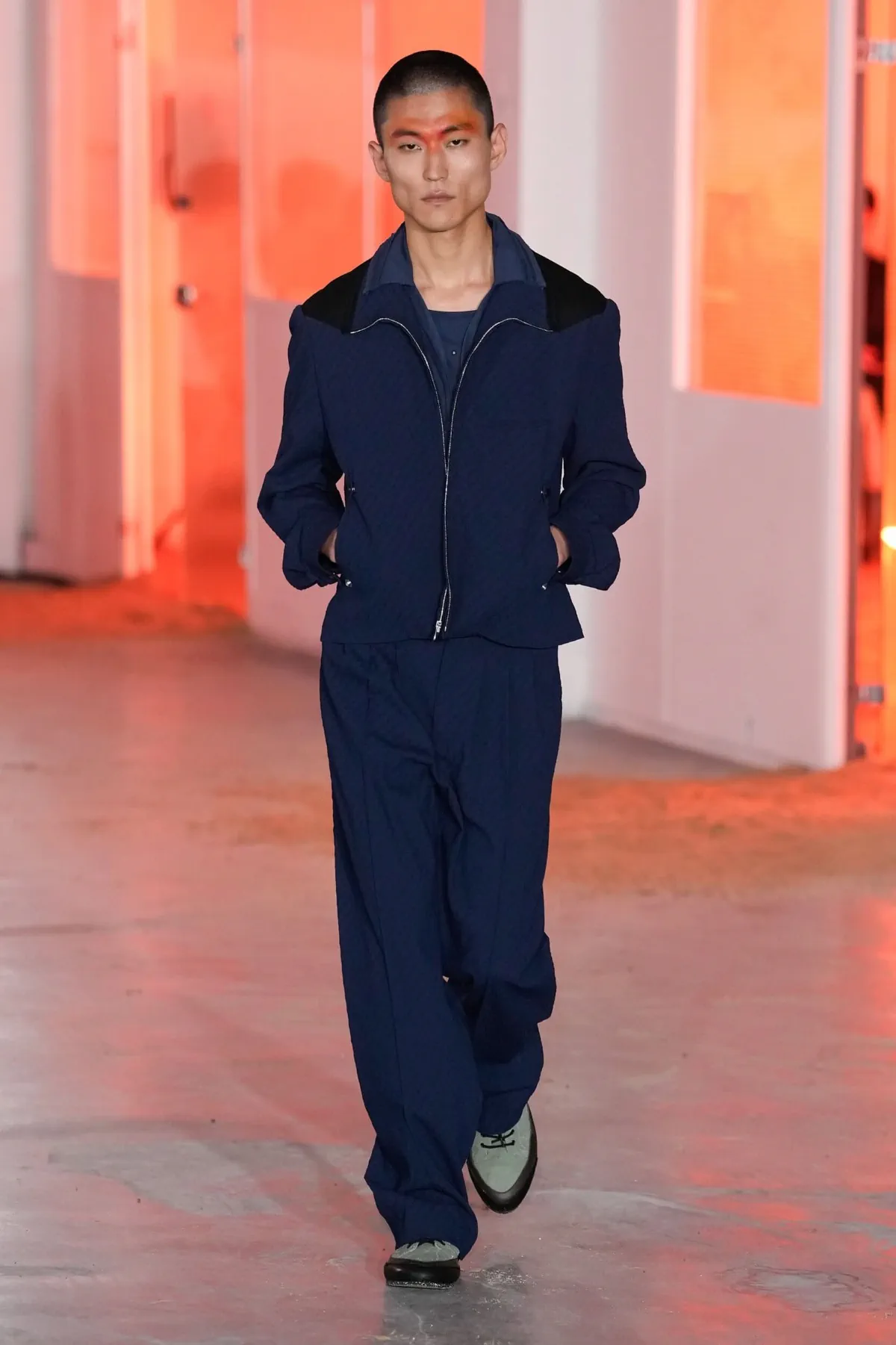 Printemps 2026 : Kiko Kostadinov réinvente le vestiaire masculin insulaire