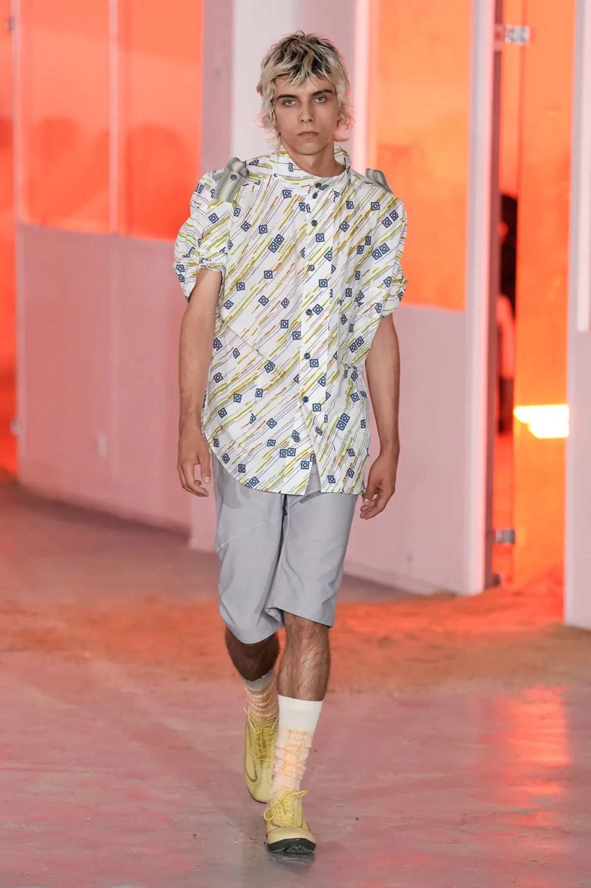 Printemps 2026 : Kiko Kostadinov réinvente le vestiaire masculin insulaire