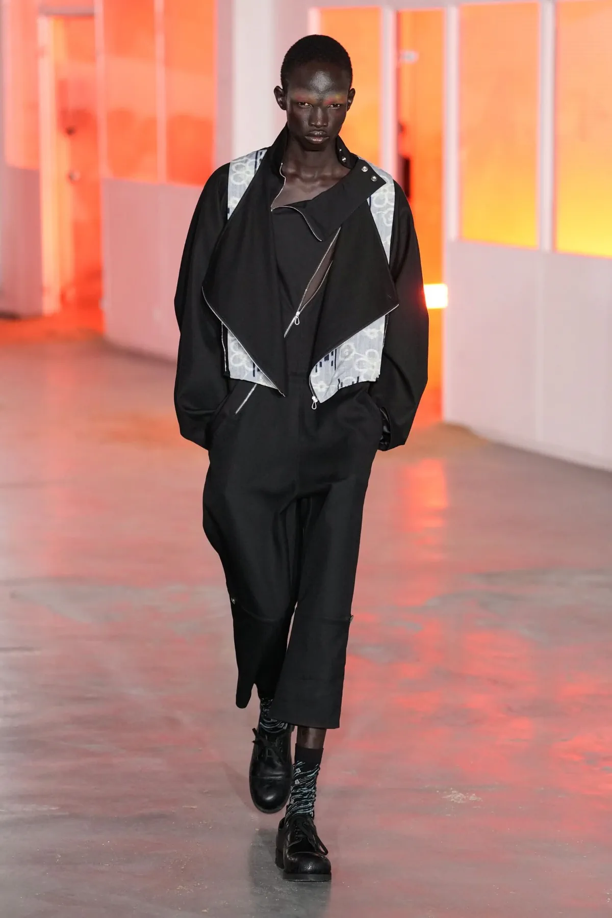 Printemps 2026 : Kiko Kostadinov réinvente le vestiaire masculin insulaire