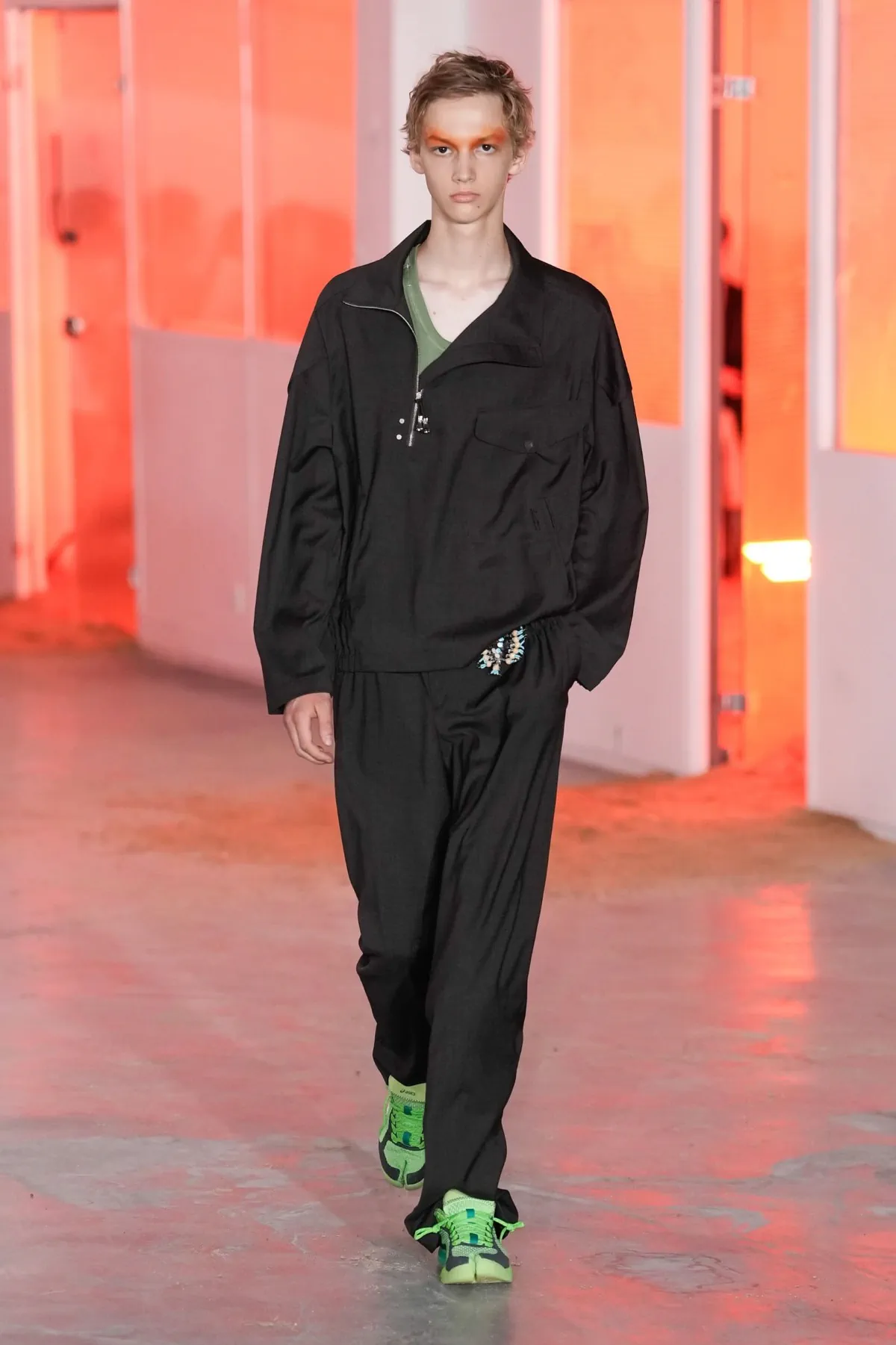 Printemps 2026 : Kiko Kostadinov réinvente le vestiaire masculin insulaire