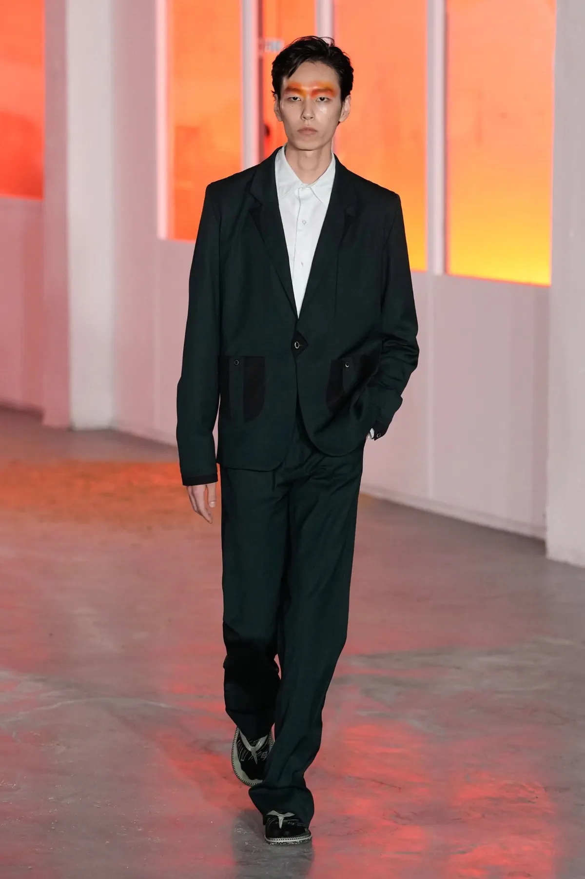 Printemps 2026 : Kiko Kostadinov réinvente le vestiaire masculin insulaire