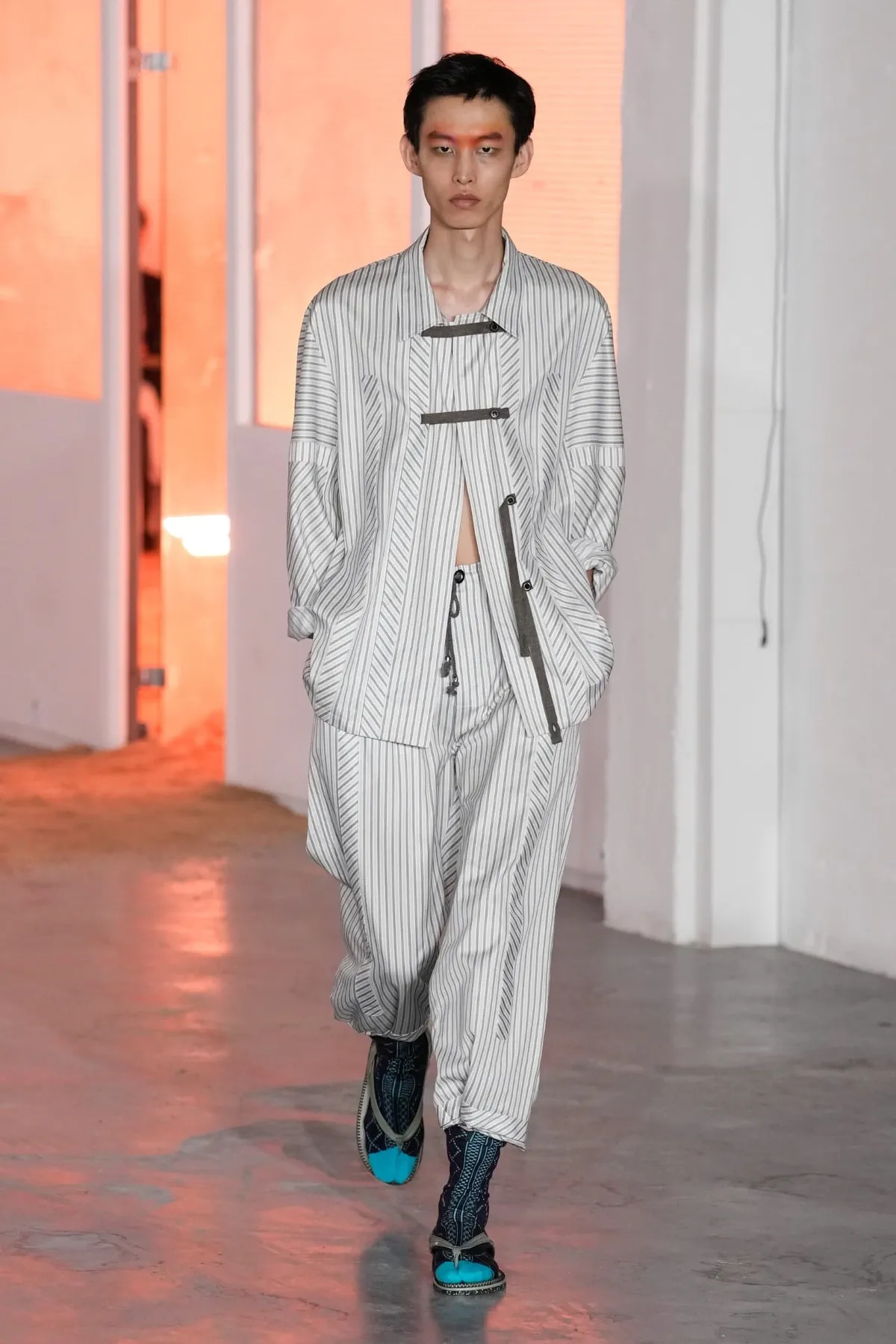 Kiko Kostadinov Spring Summer 2026 Paris Fashion Week 3 Printemps 2026 : Kiko Kostadinov réinvente le vestiaire masculin insulaire