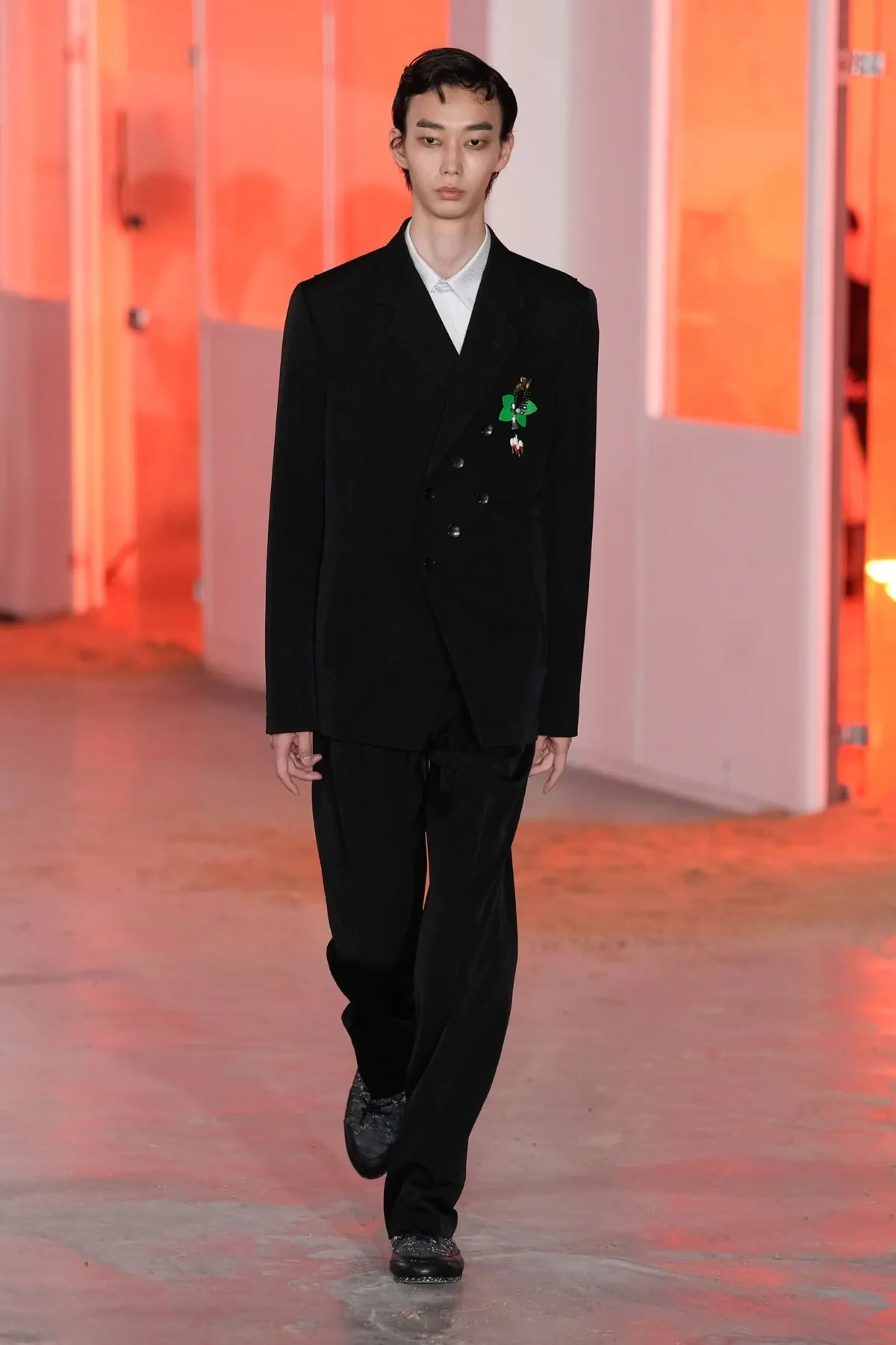 Printemps 2026 : Kiko Kostadinov réinvente le vestiaire masculin insulaire