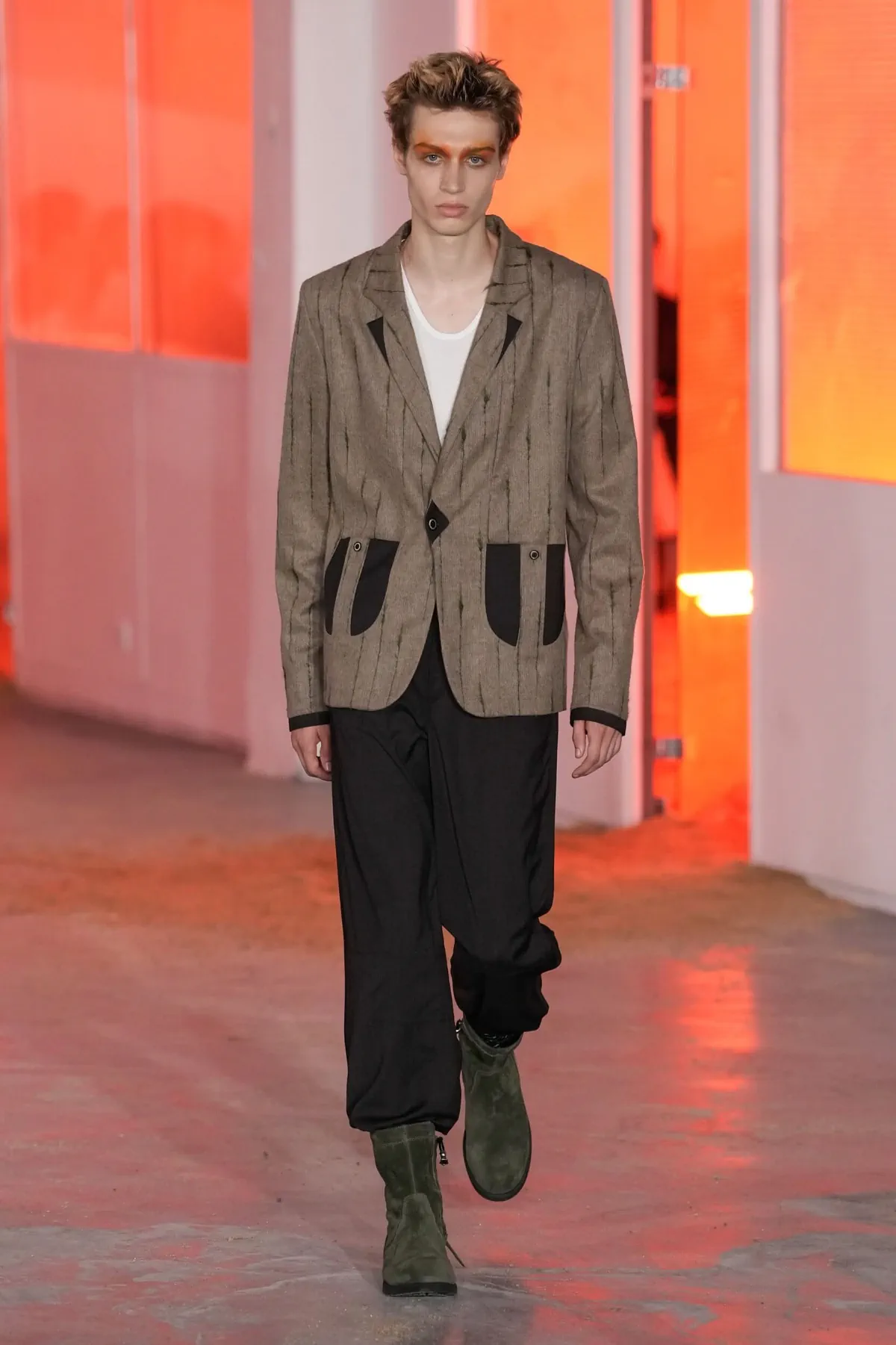 Printemps 2026 : Kiko Kostadinov réinvente le vestiaire masculin insulaire