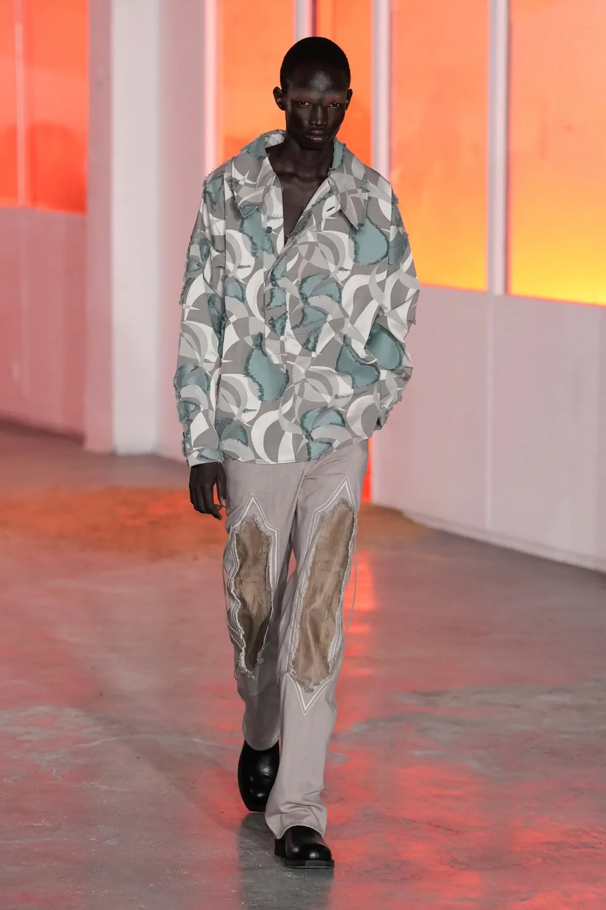 Printemps 2026 : Kiko Kostadinov réinvente le vestiaire masculin insulaire