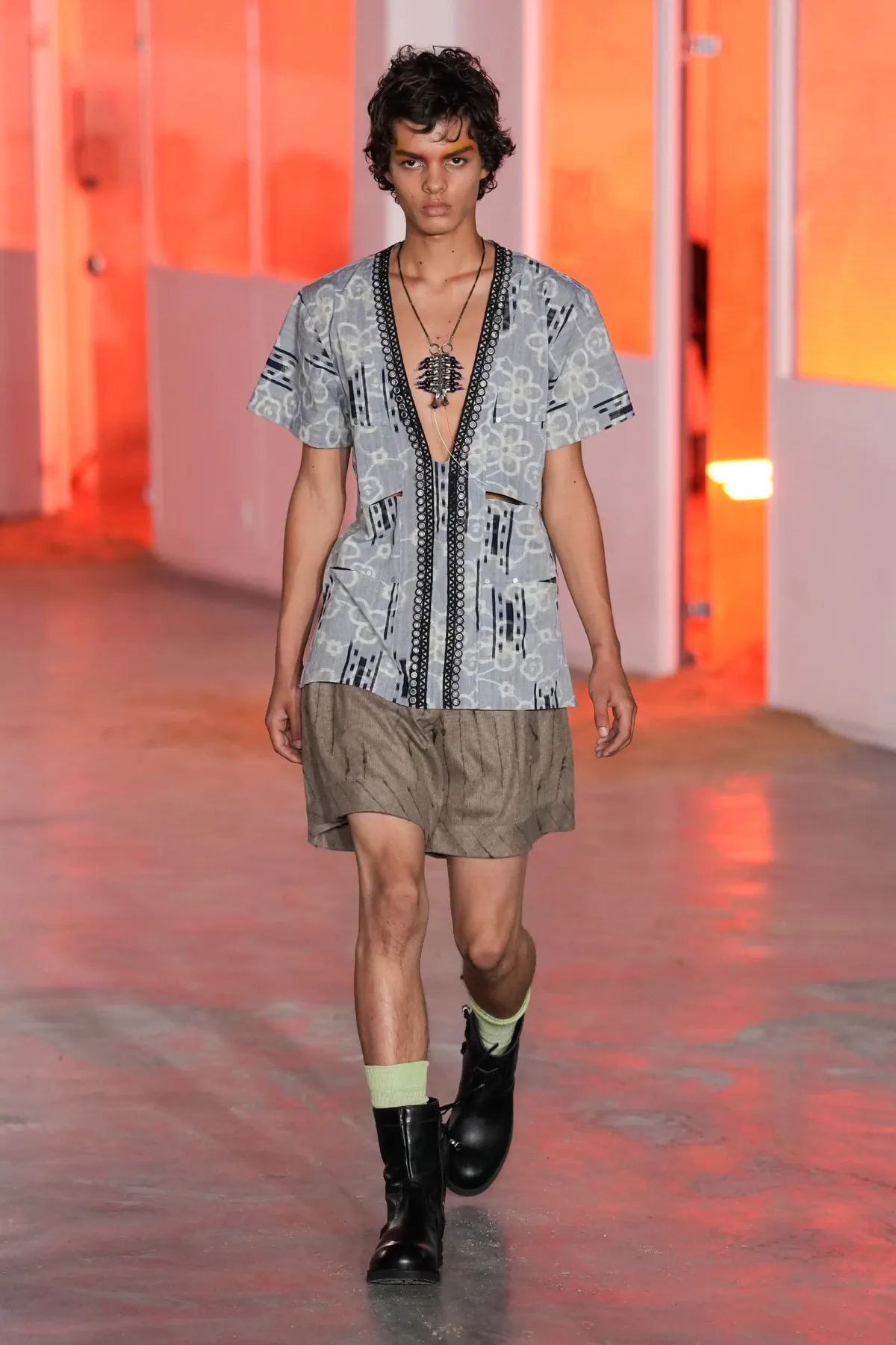 Printemps 2026 : Kiko Kostadinov réinvente le vestiaire masculin insulaire