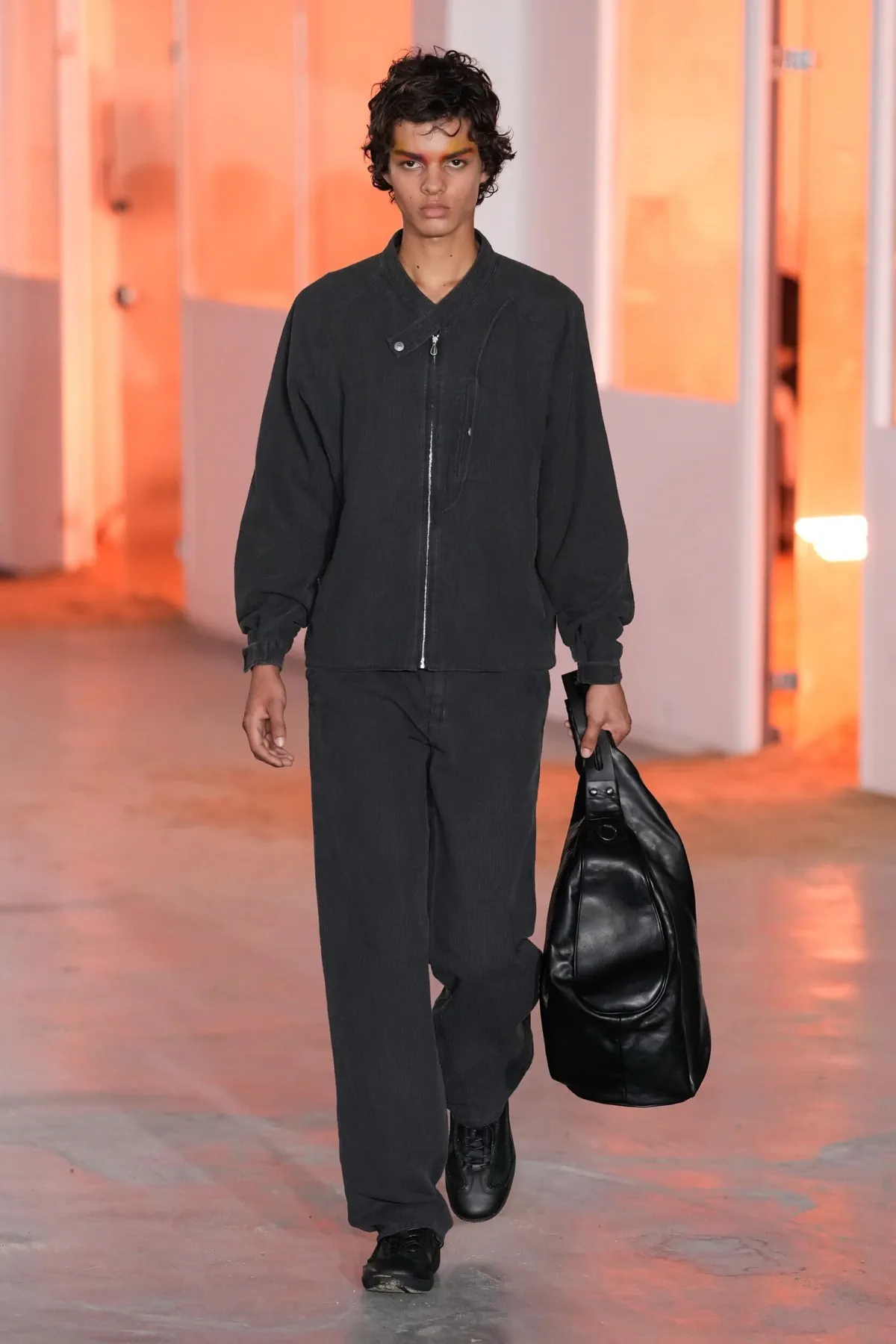 Printemps 2026 : Kiko Kostadinov réinvente le vestiaire masculin insulaire